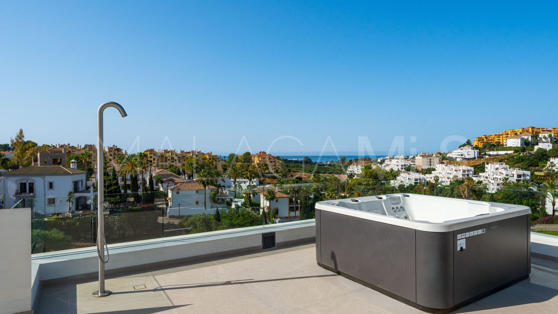 For sale 4 bedrooms house in Estepona East