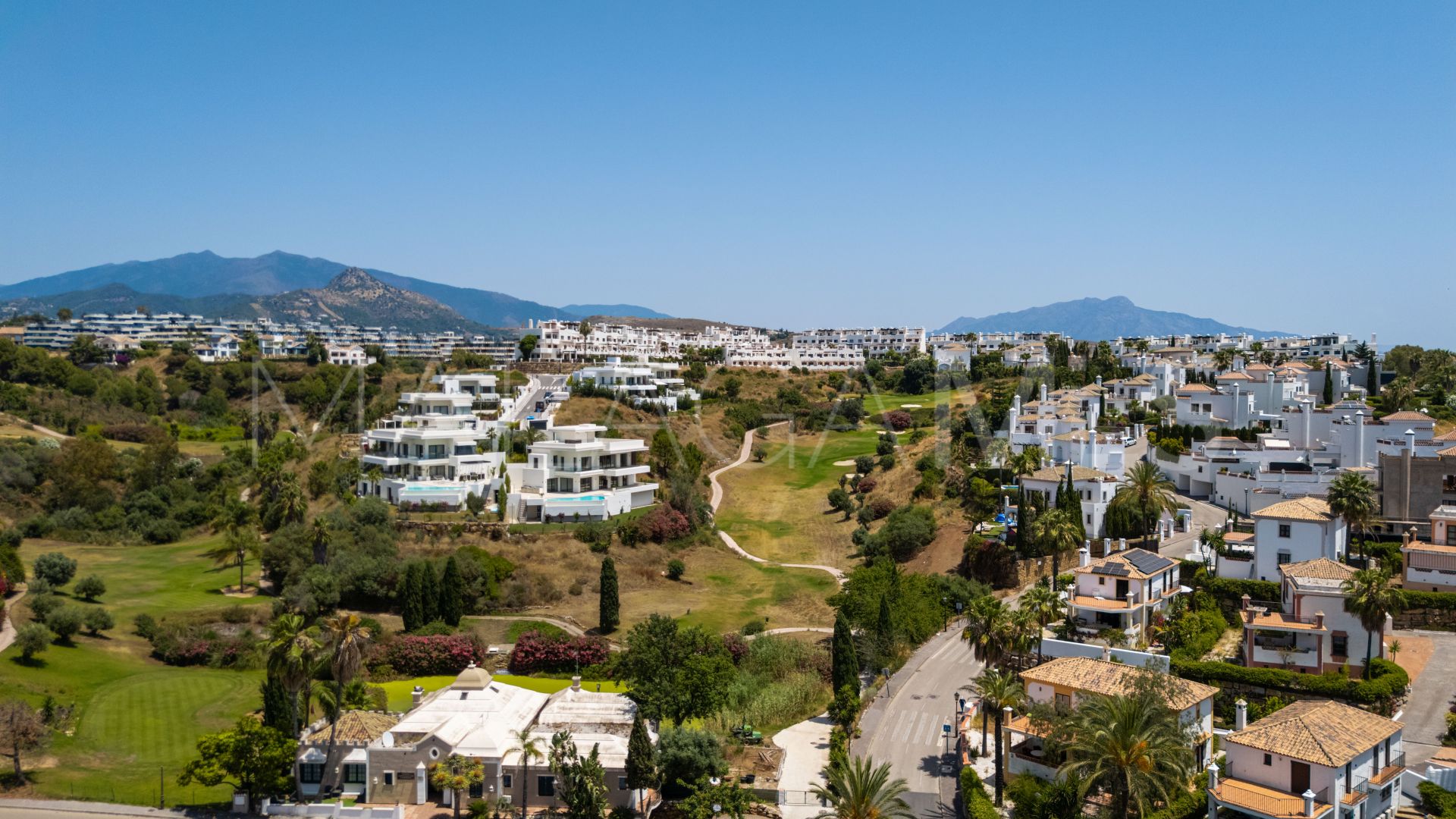 For sale 4 bedrooms house in Estepona East