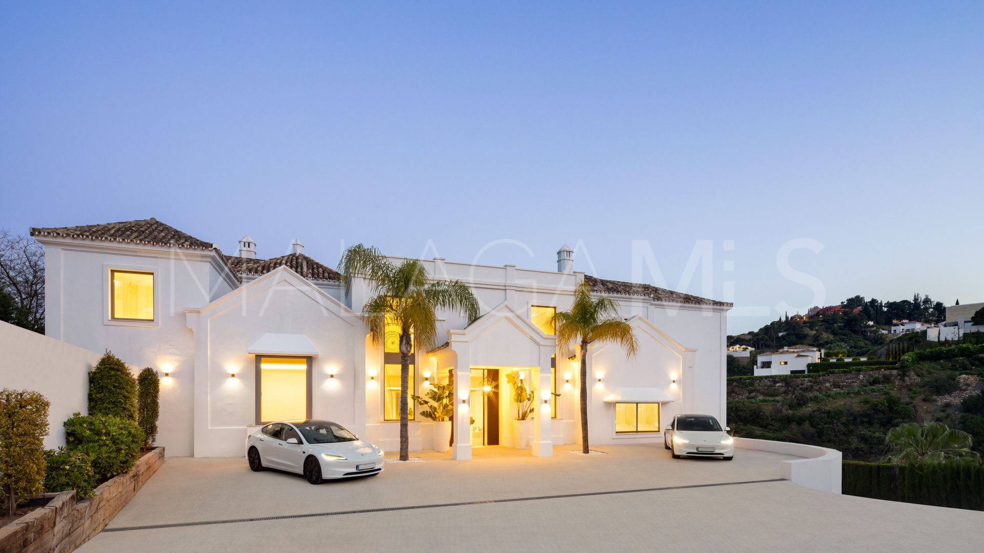 5 bedrooms villa for sale in Benahavis