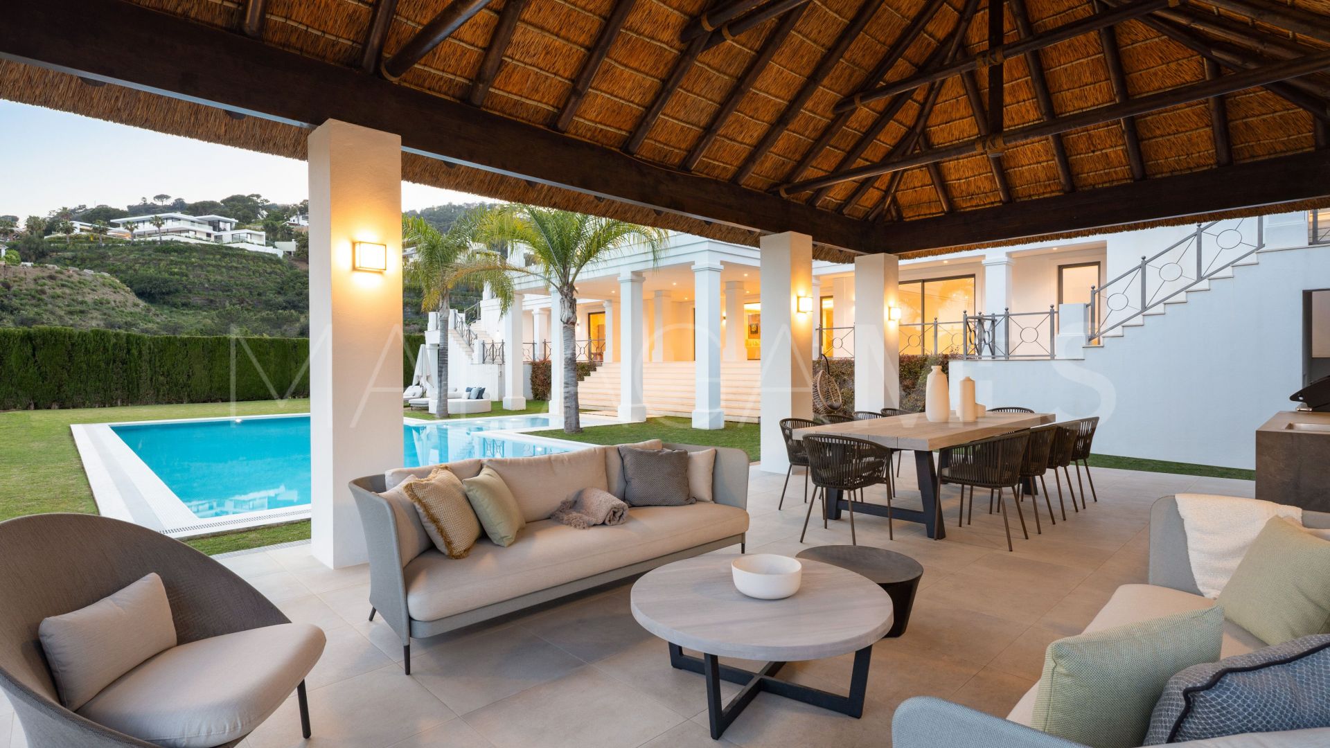 5 bedrooms villa for sale in Benahavis