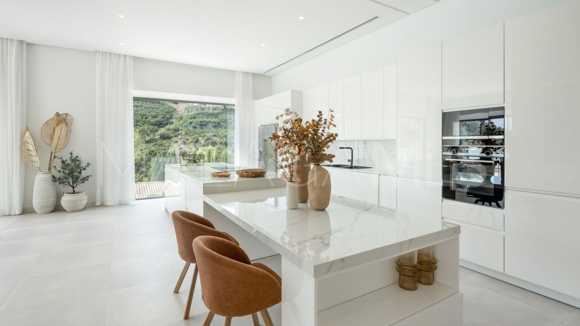 5 bedrooms villa for sale in Benahavis