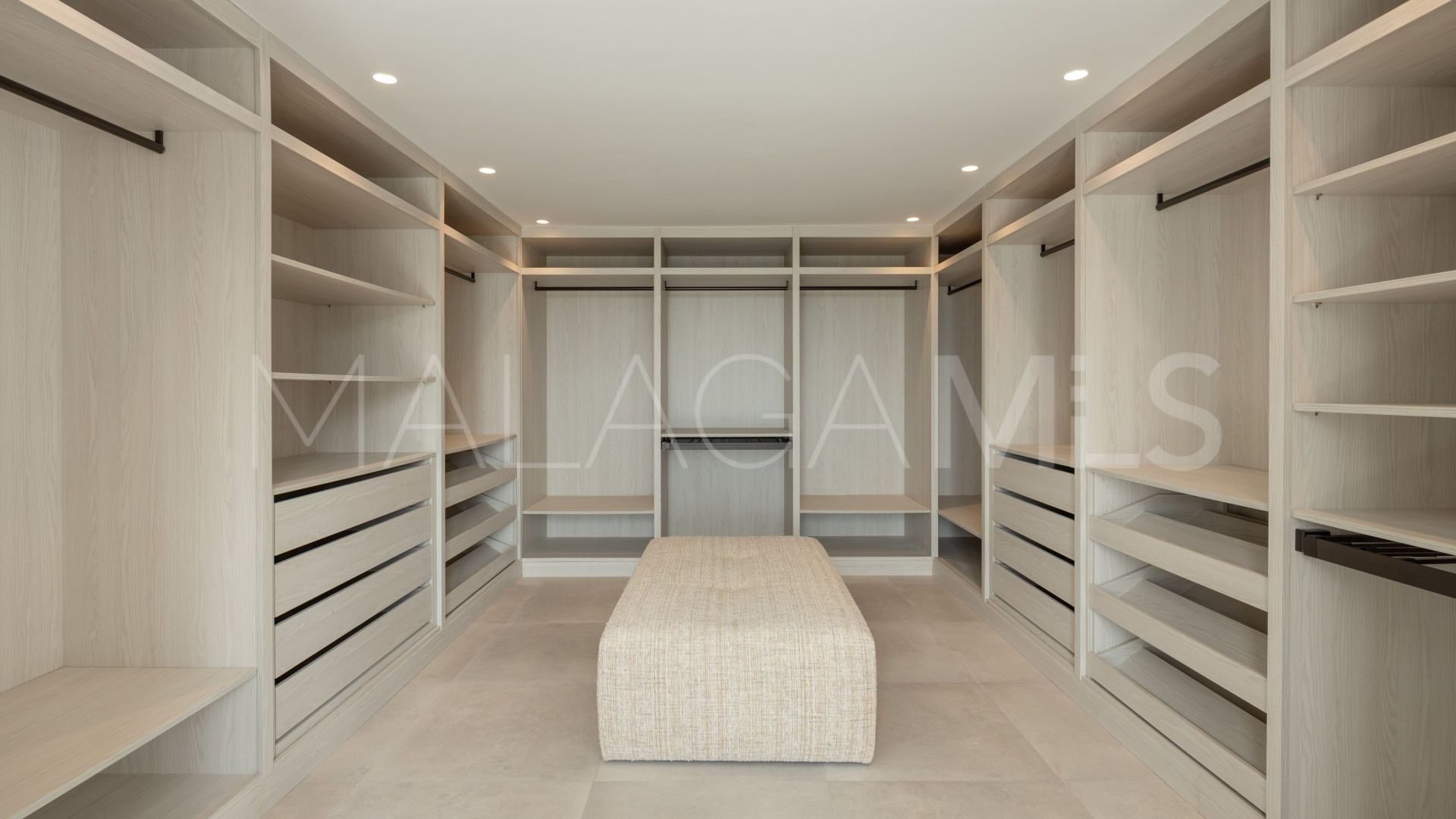 5 bedrooms villa for sale in Benahavis