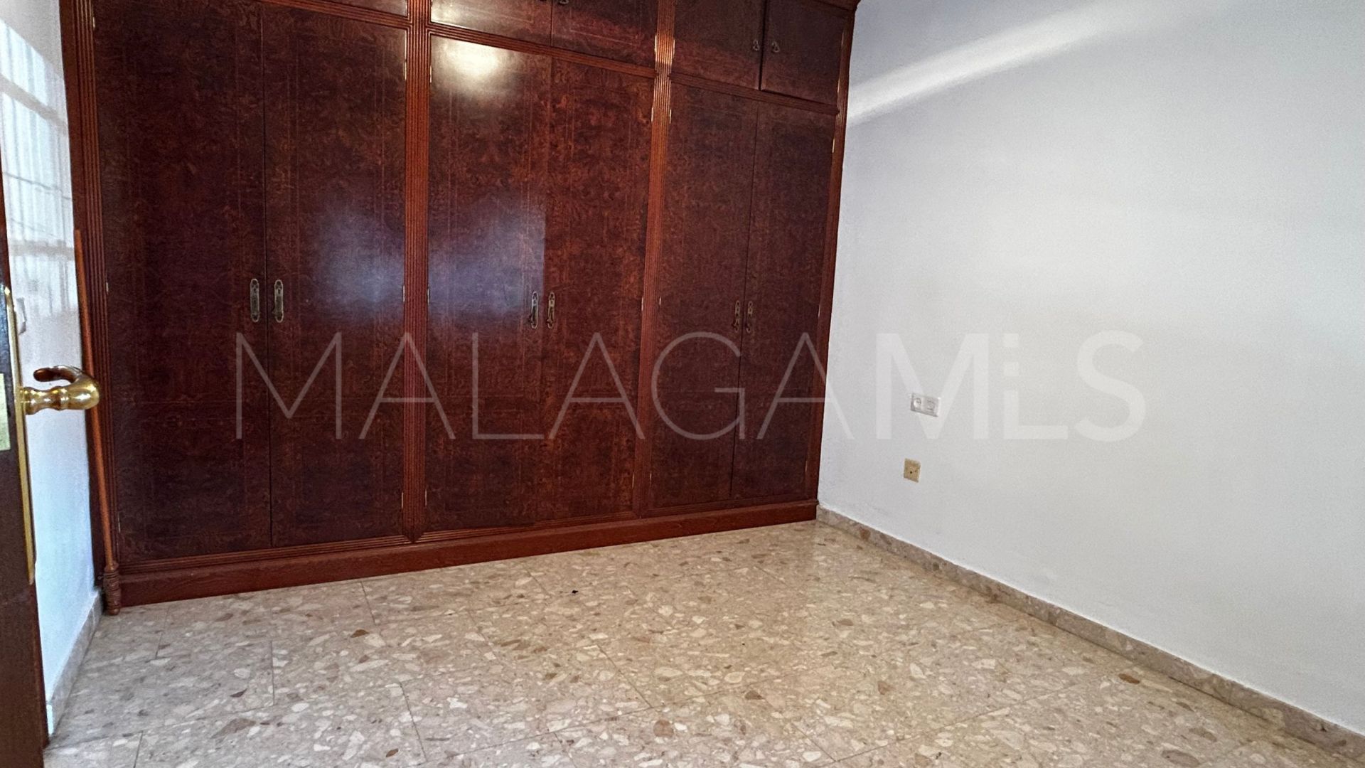 Apartamento planta baja for sale with 4 bedrooms in Fuengirola