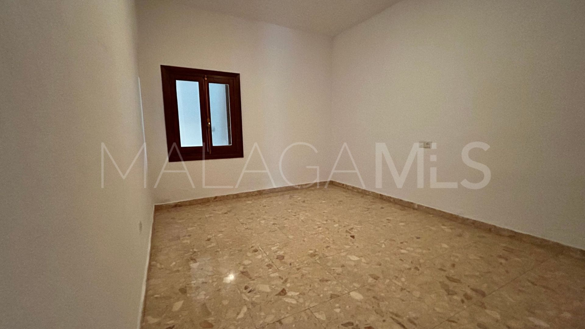 Apartamento planta baja for sale with 4 bedrooms in Fuengirola