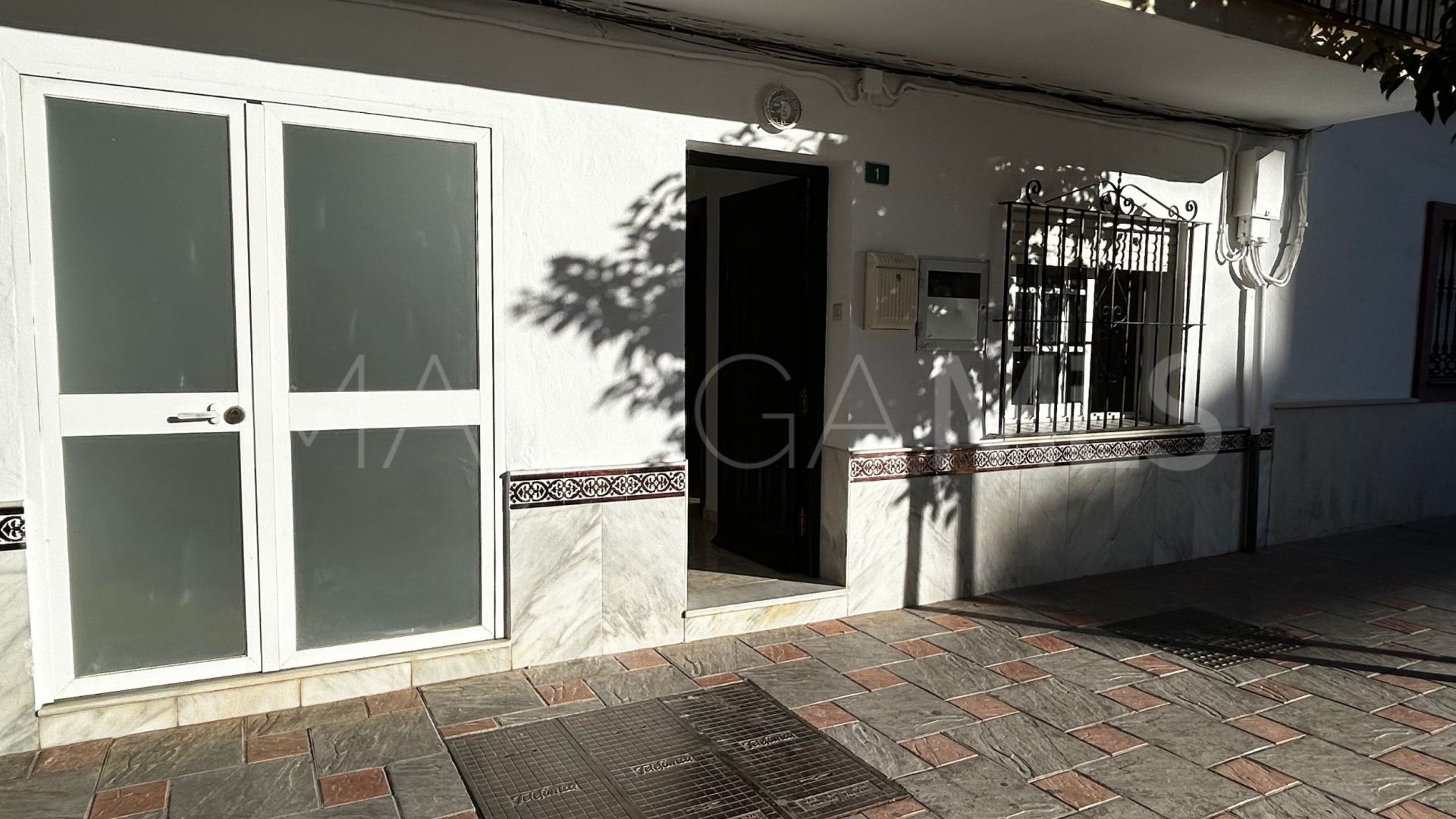 Apartamento planta baja for sale with 4 bedrooms in Fuengirola