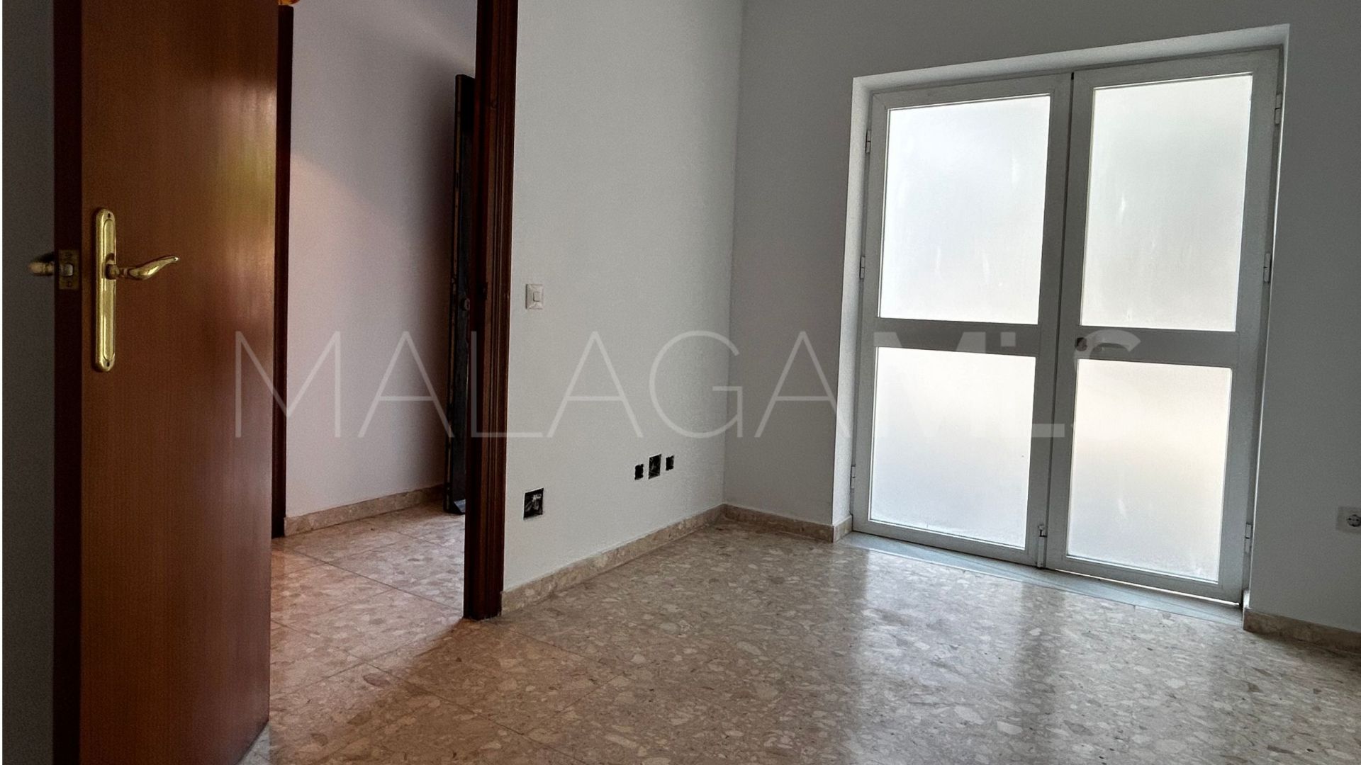 Apartamento planta baja for sale with 4 bedrooms in Fuengirola