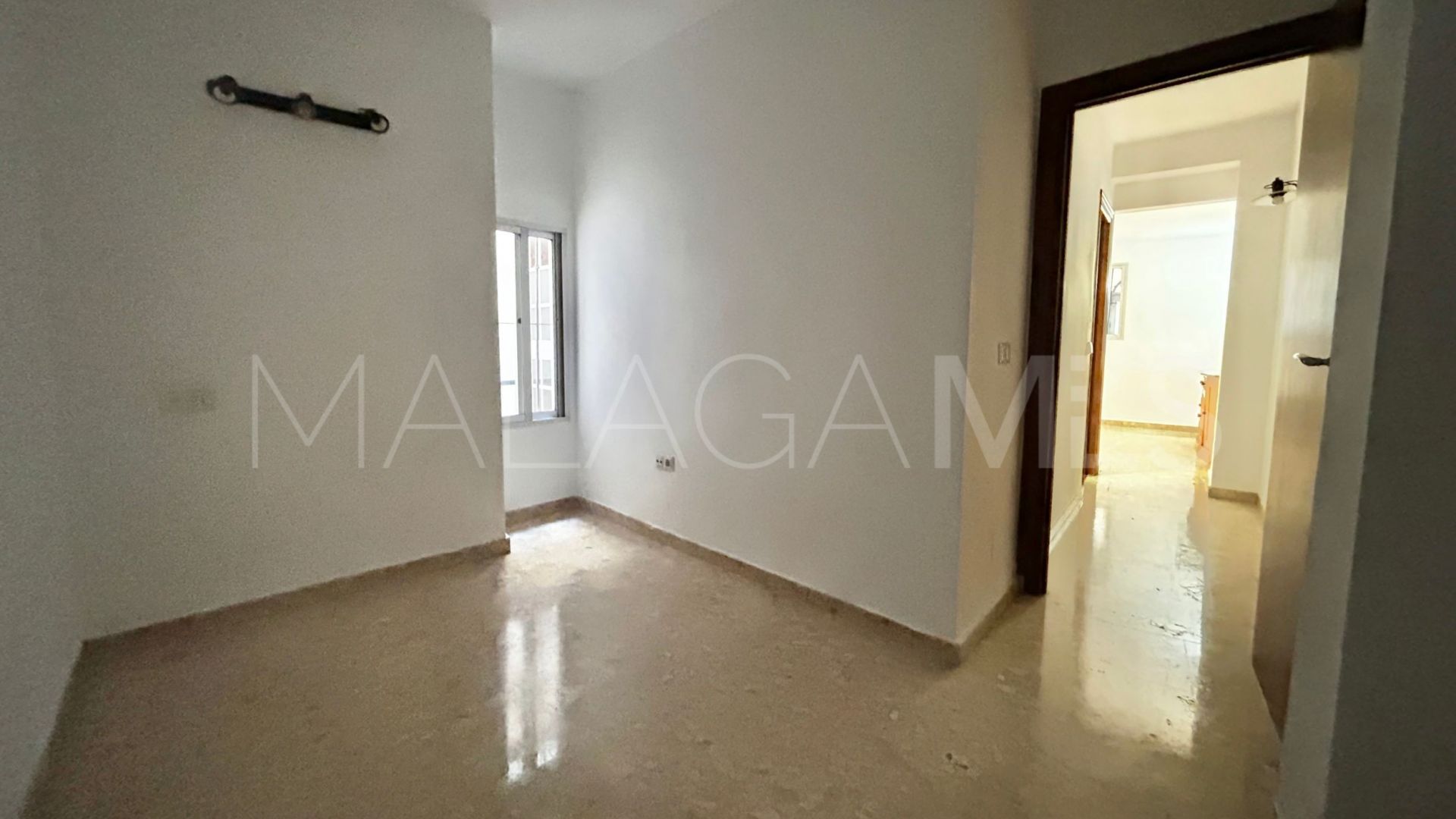 Apartamento planta baja for sale with 4 bedrooms in Fuengirola