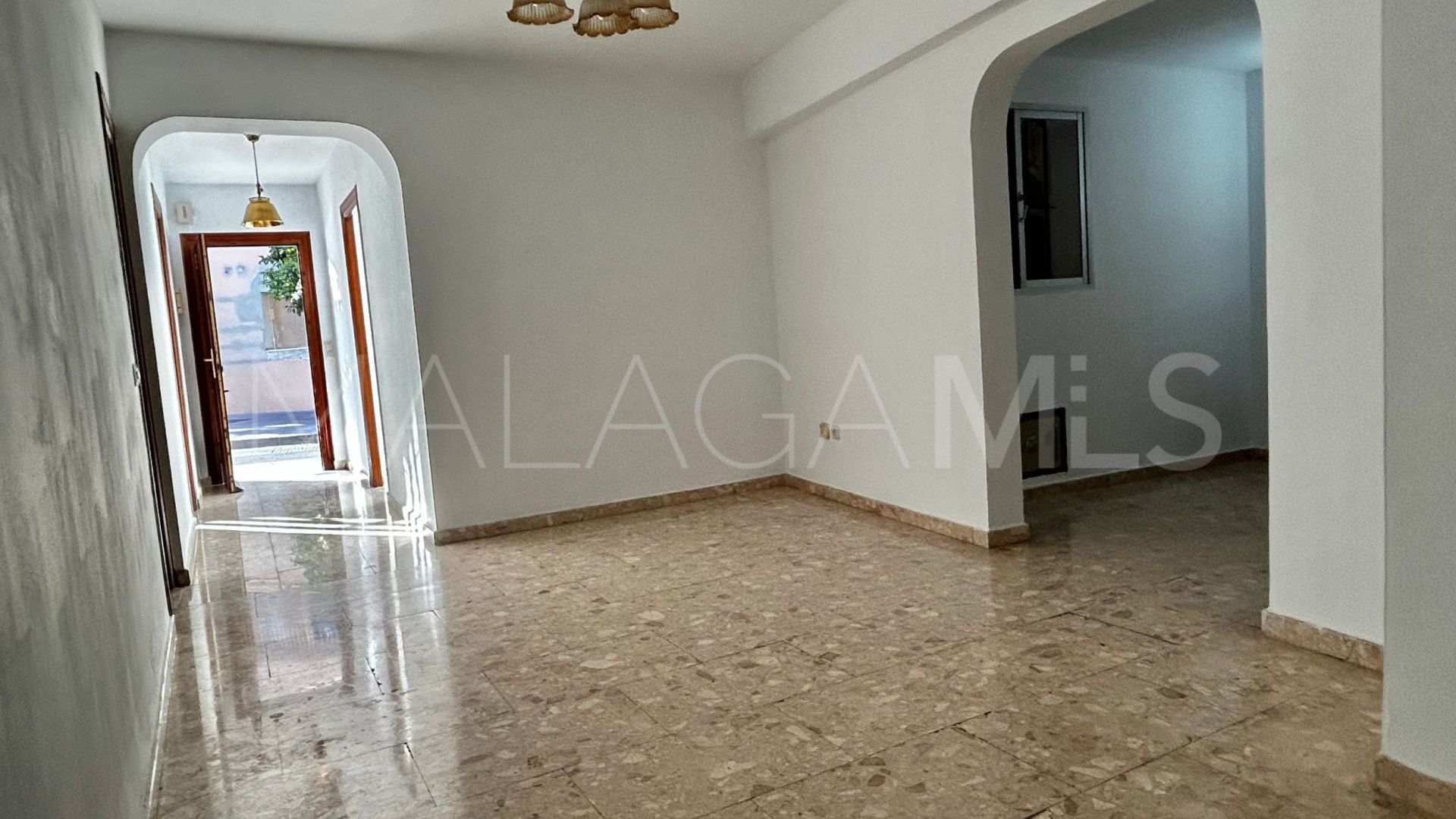 Apartamento planta baja for sale with 4 bedrooms in Fuengirola