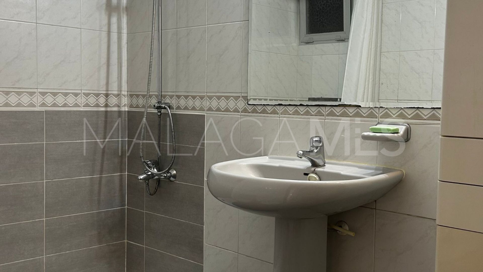 Apartamento planta baja for sale with 4 bedrooms in Fuengirola