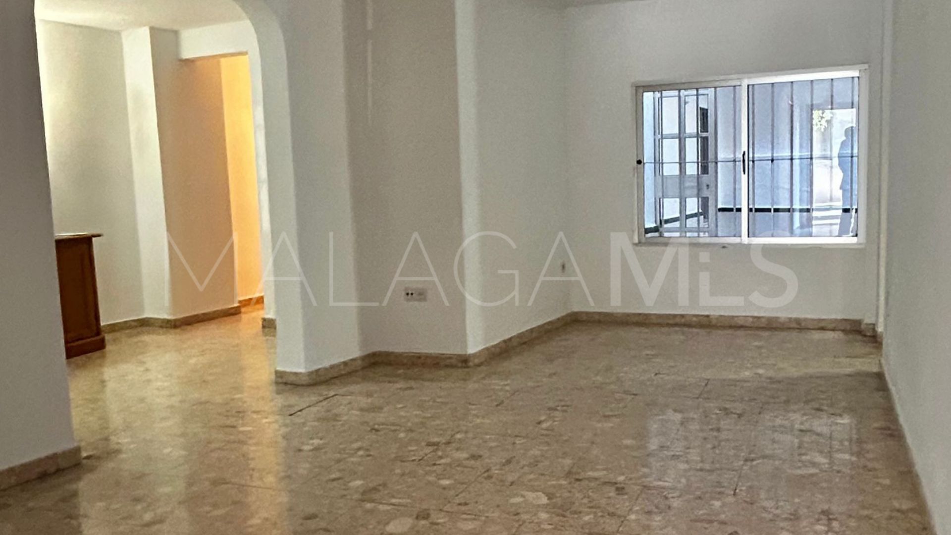 Apartamento planta baja for sale with 4 bedrooms in Fuengirola