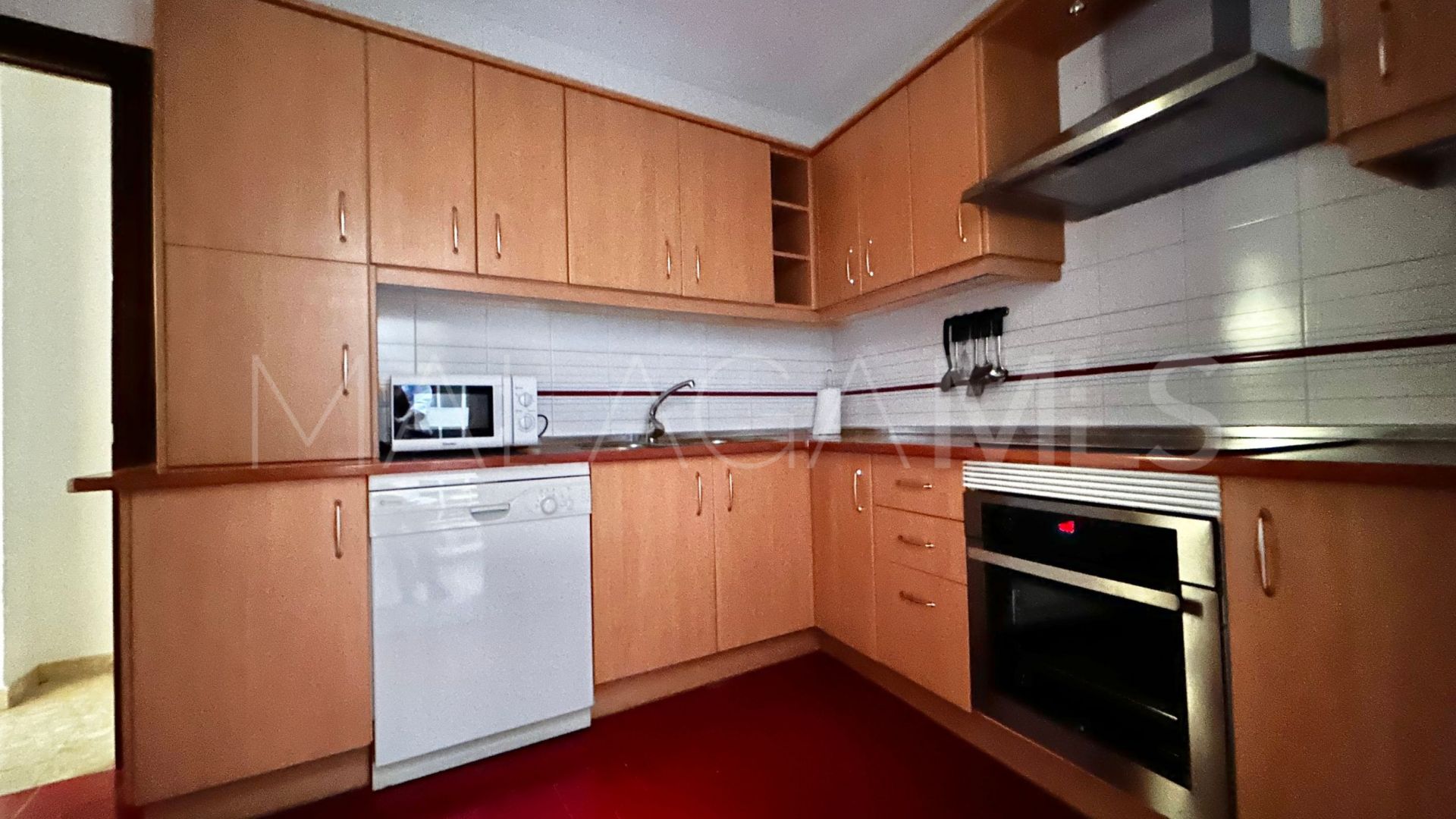 Apartamento planta baja for sale with 4 bedrooms in Fuengirola