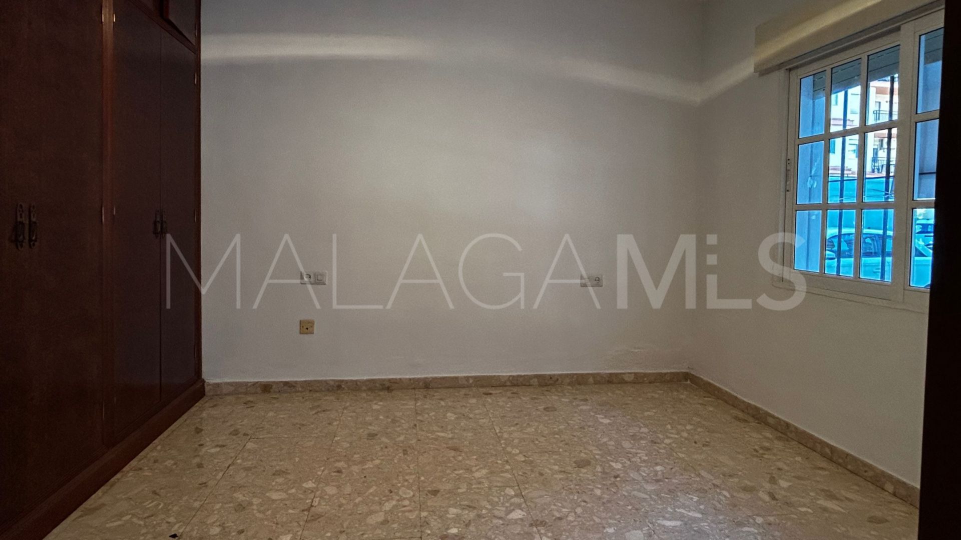Apartamento planta baja for sale with 4 bedrooms in Fuengirola