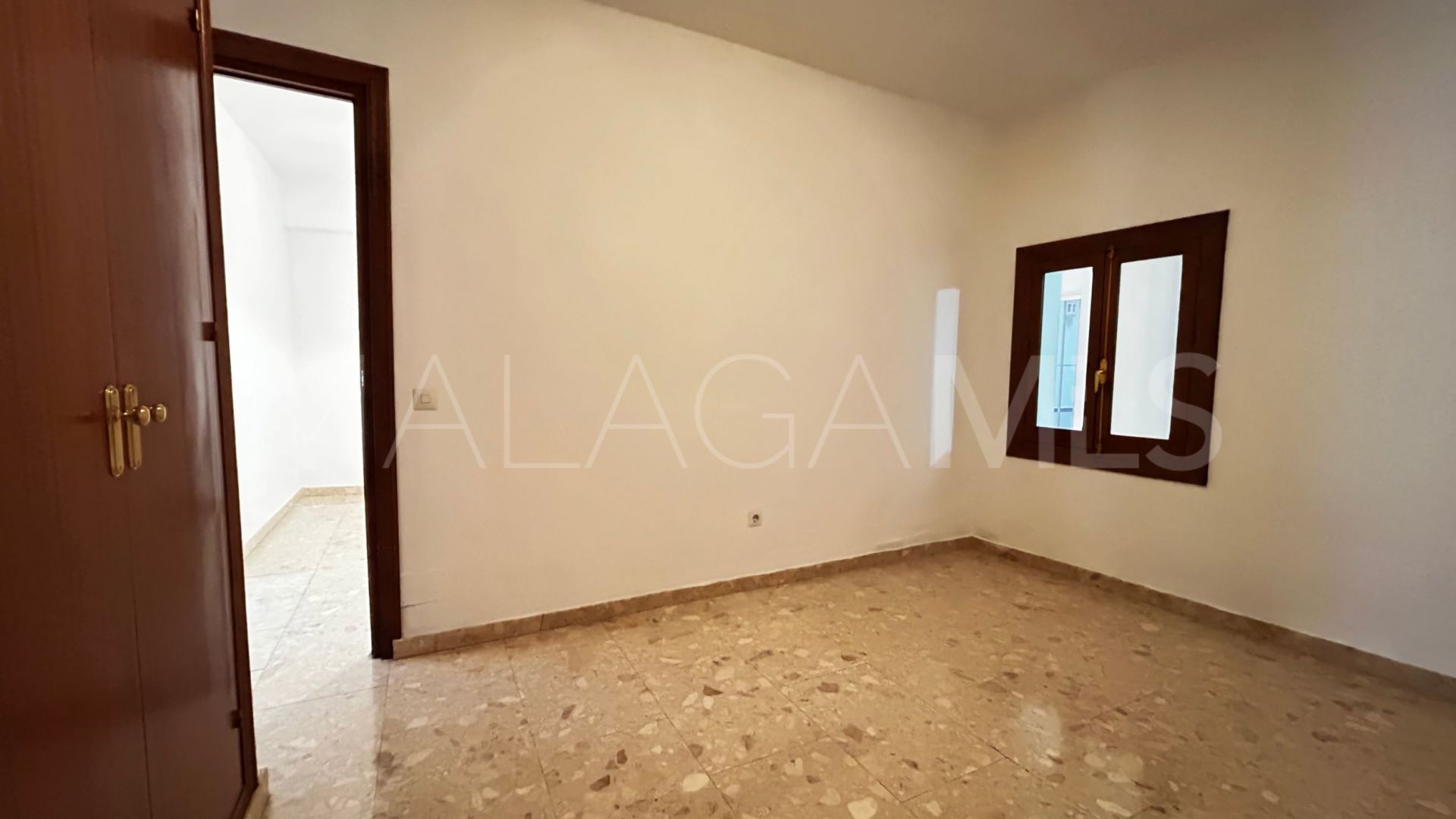 Apartamento planta baja for sale with 4 bedrooms in Fuengirola