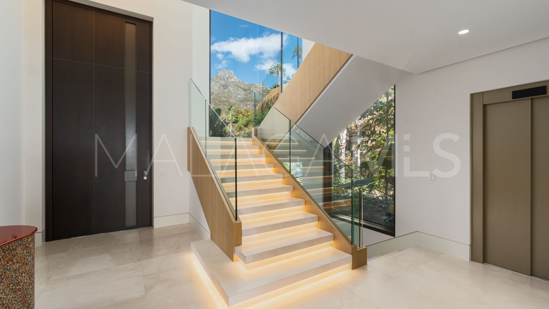 Villa de 5 bedrooms a la venta in Marbella Hill Club