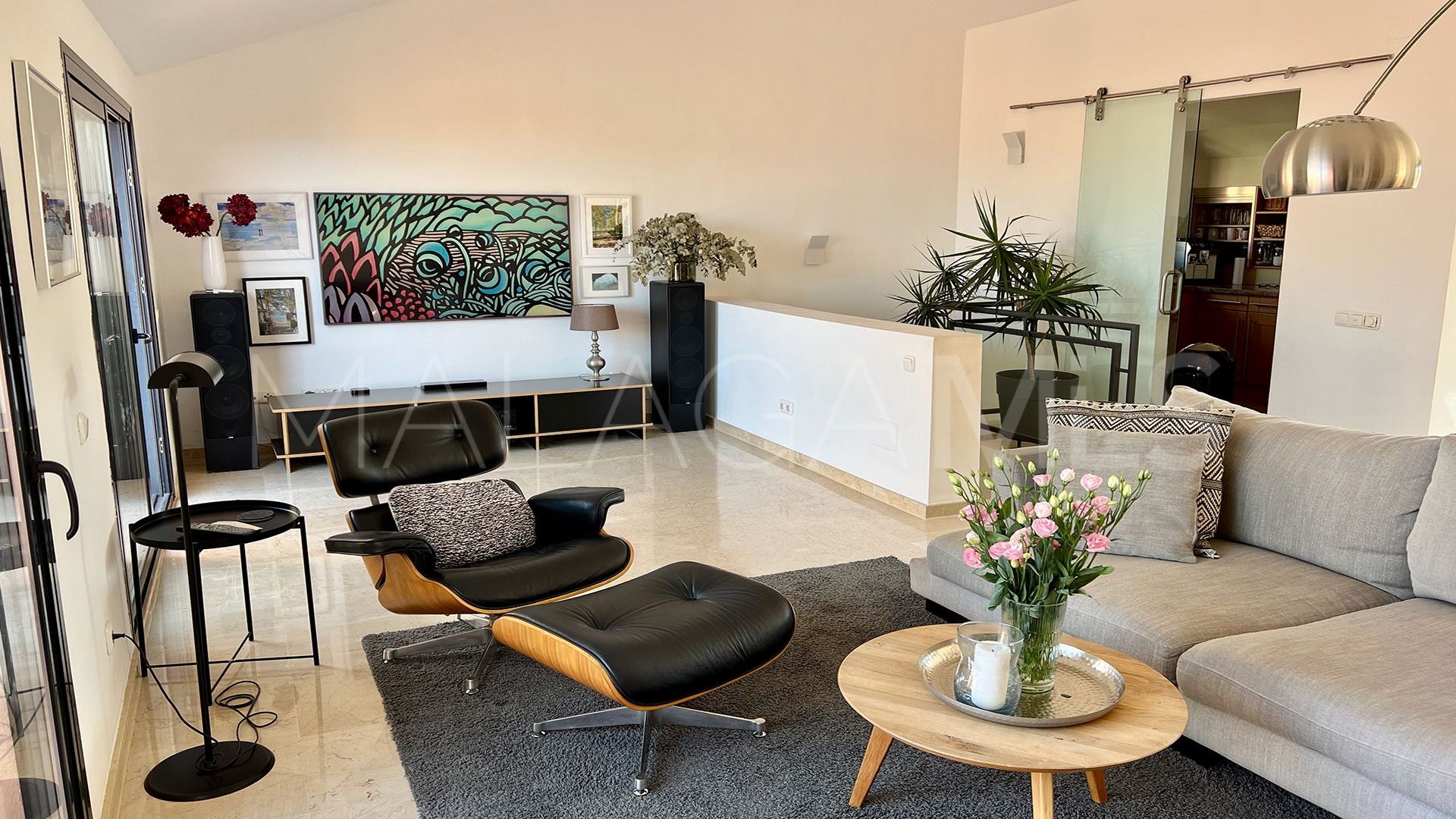 Duplex penthouse for sale in Sitio de Calahonda