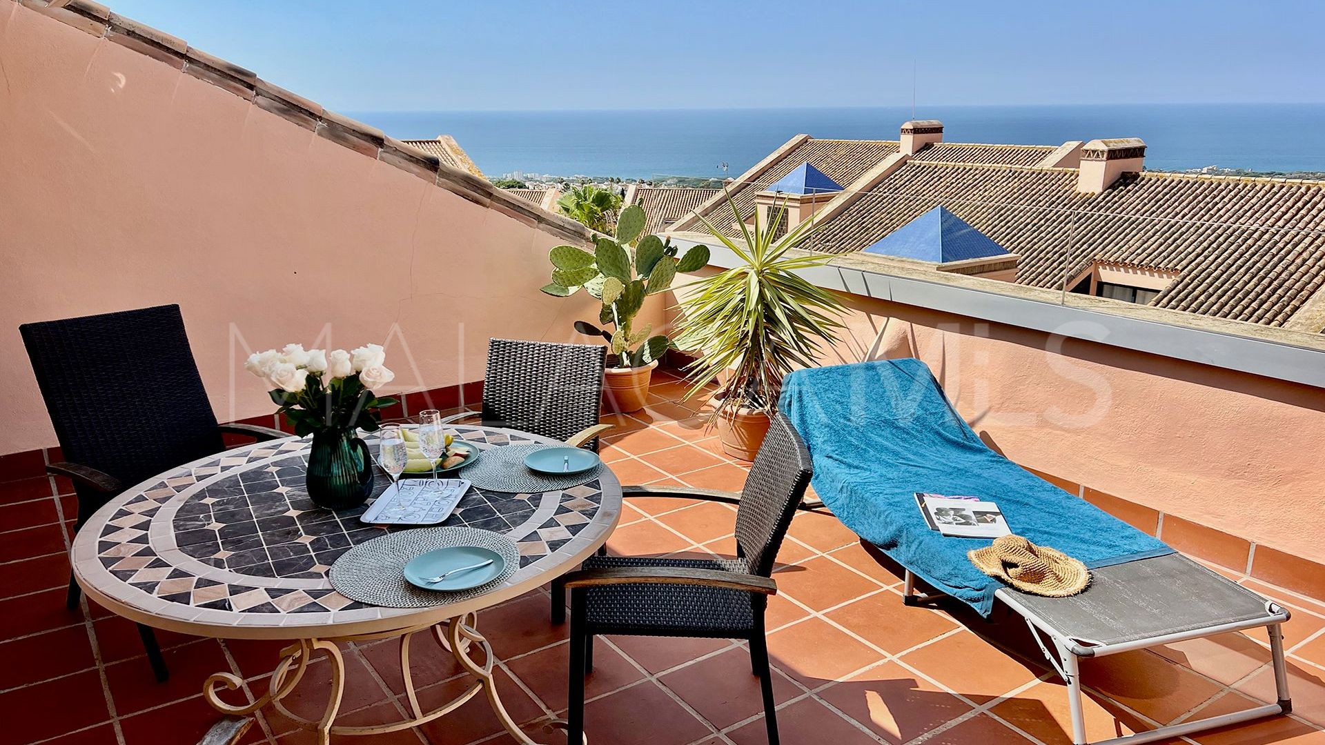 Duplex penthouse for sale in Sitio de Calahonda