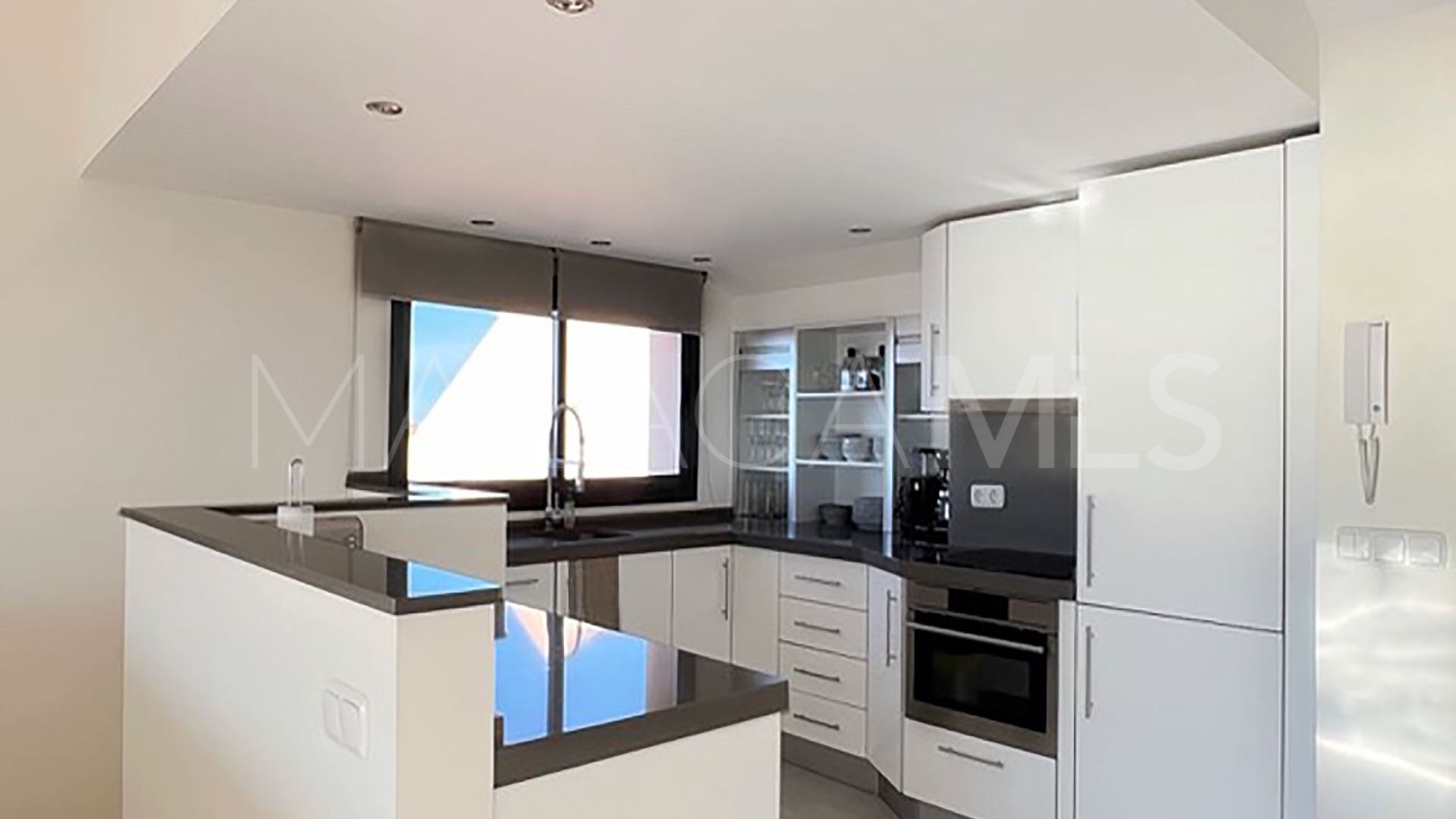 Duplex penthouse for sale in Sitio de Calahonda