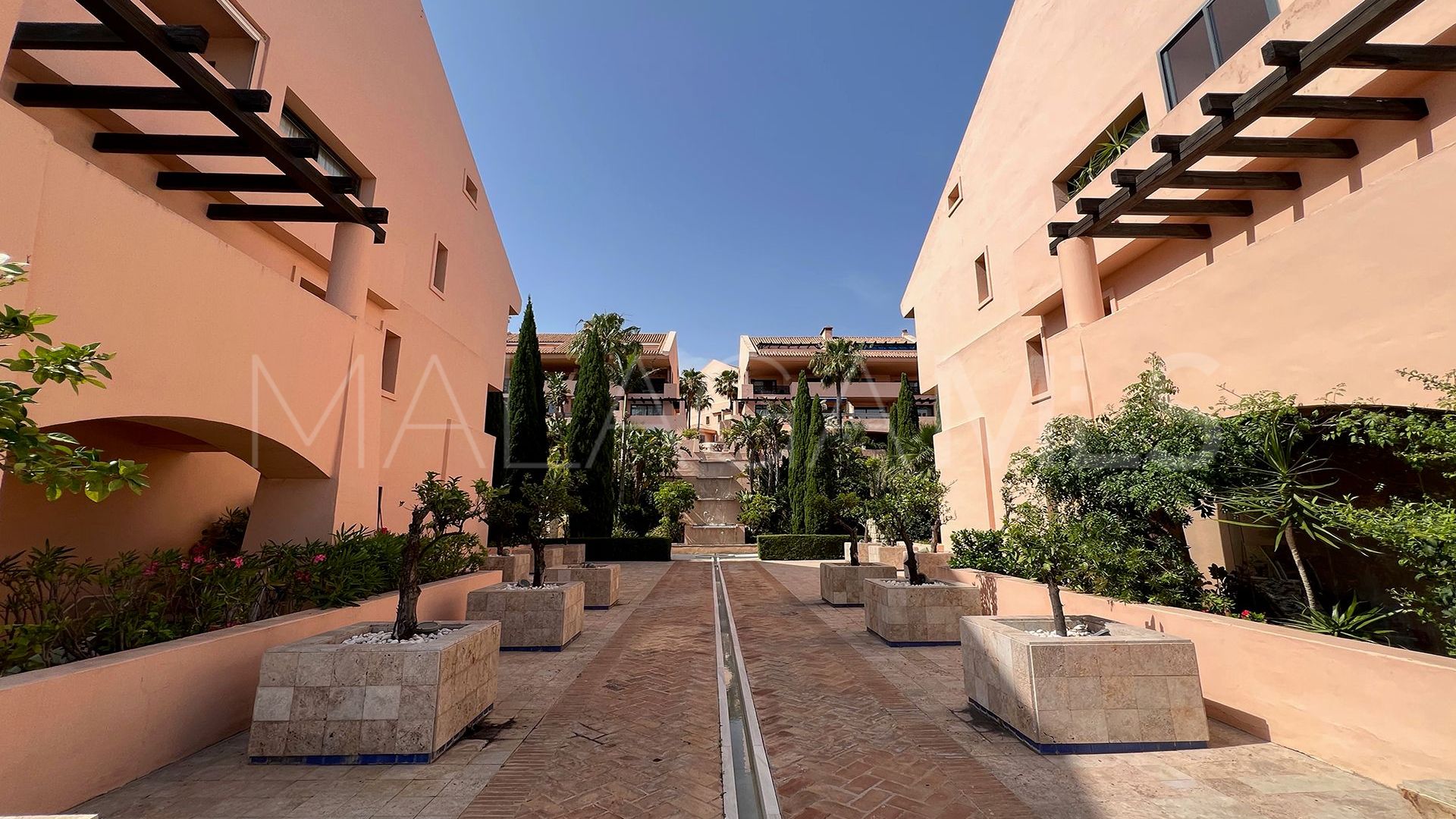 Duplex penthouse for sale in Sitio de Calahonda