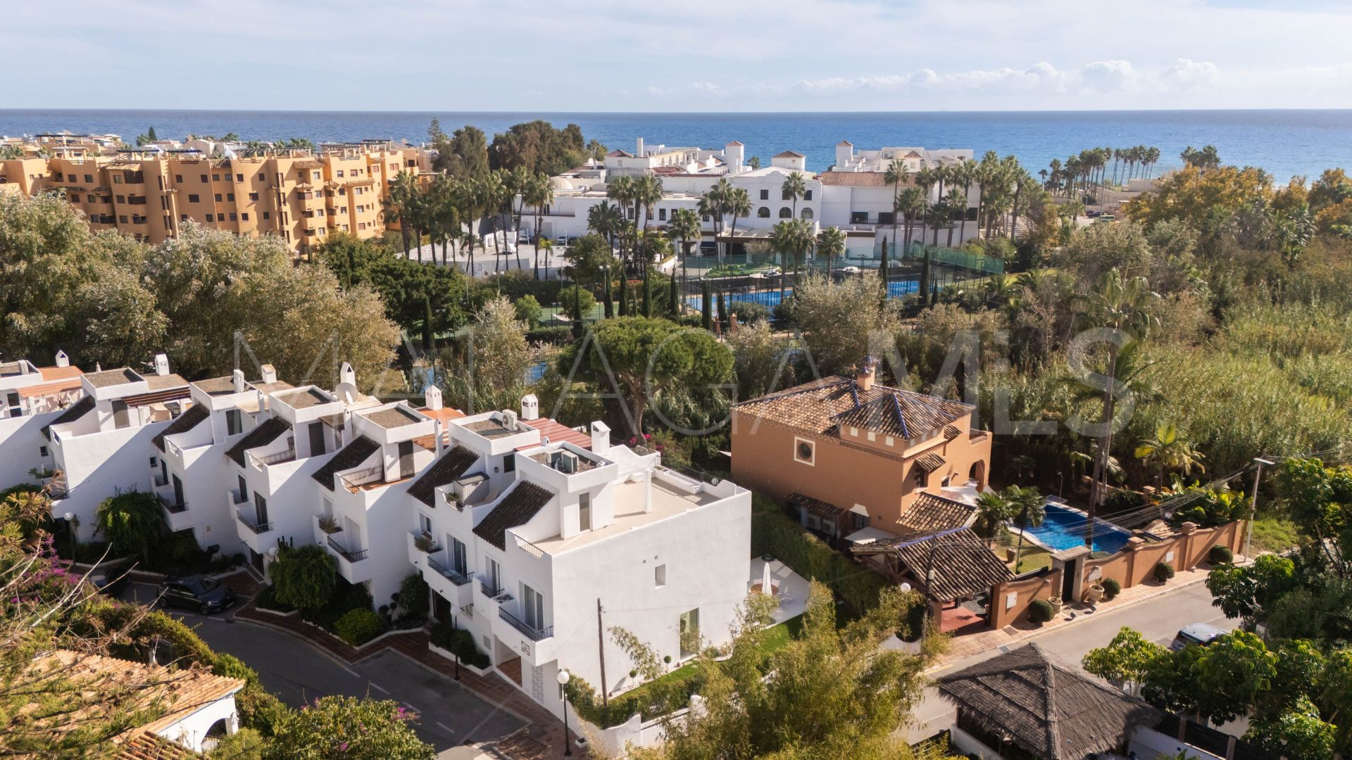 Semi detached house with 3 bedrooms for sale in Beach Side New Golden Mile