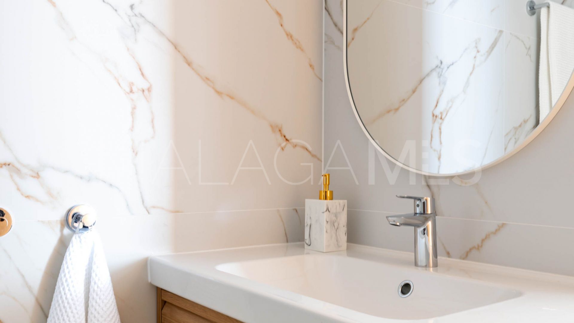 Semi detached house with 3 bedrooms for sale in Beach Side New Golden Mile