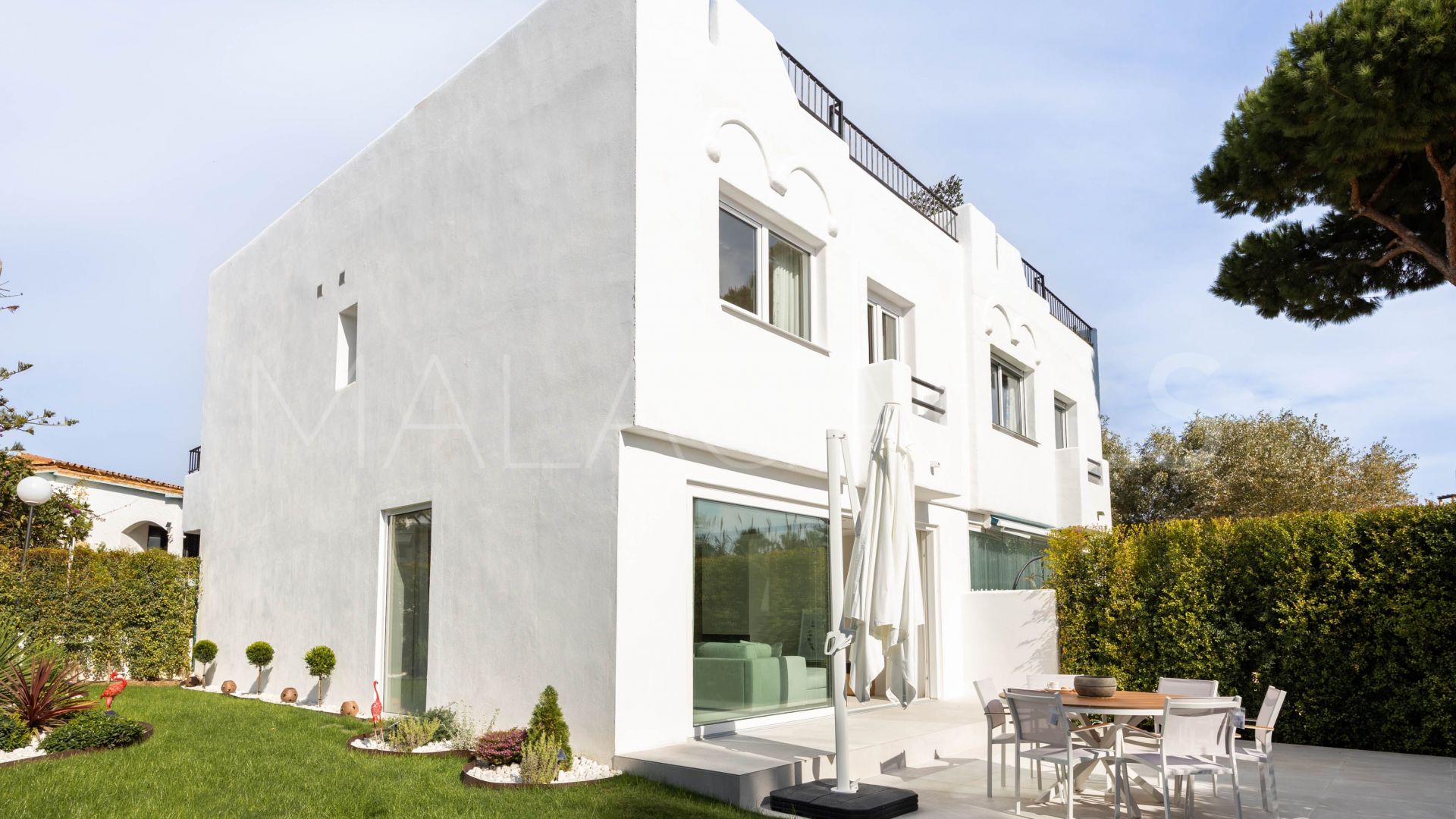 Semi detached house with 3 bedrooms for sale in Beach Side New Golden Mile