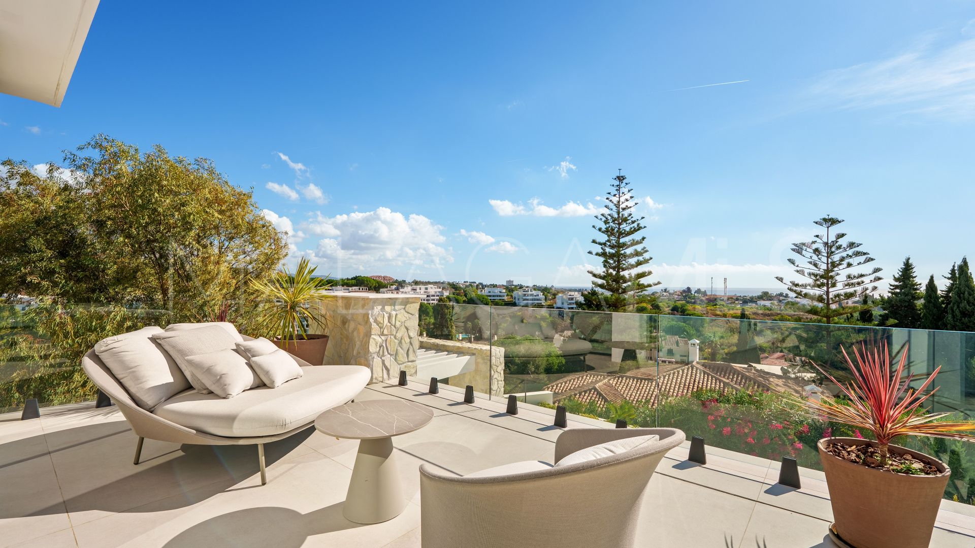 Villa for sale in Benahavis