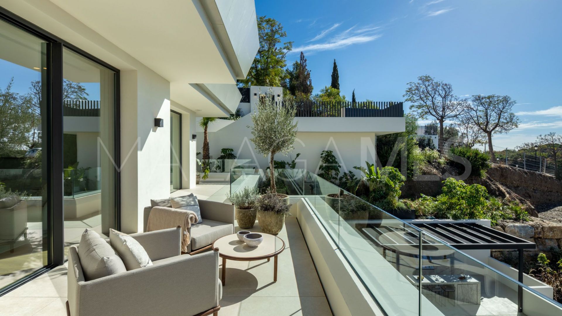 Villa for sale in Elviria