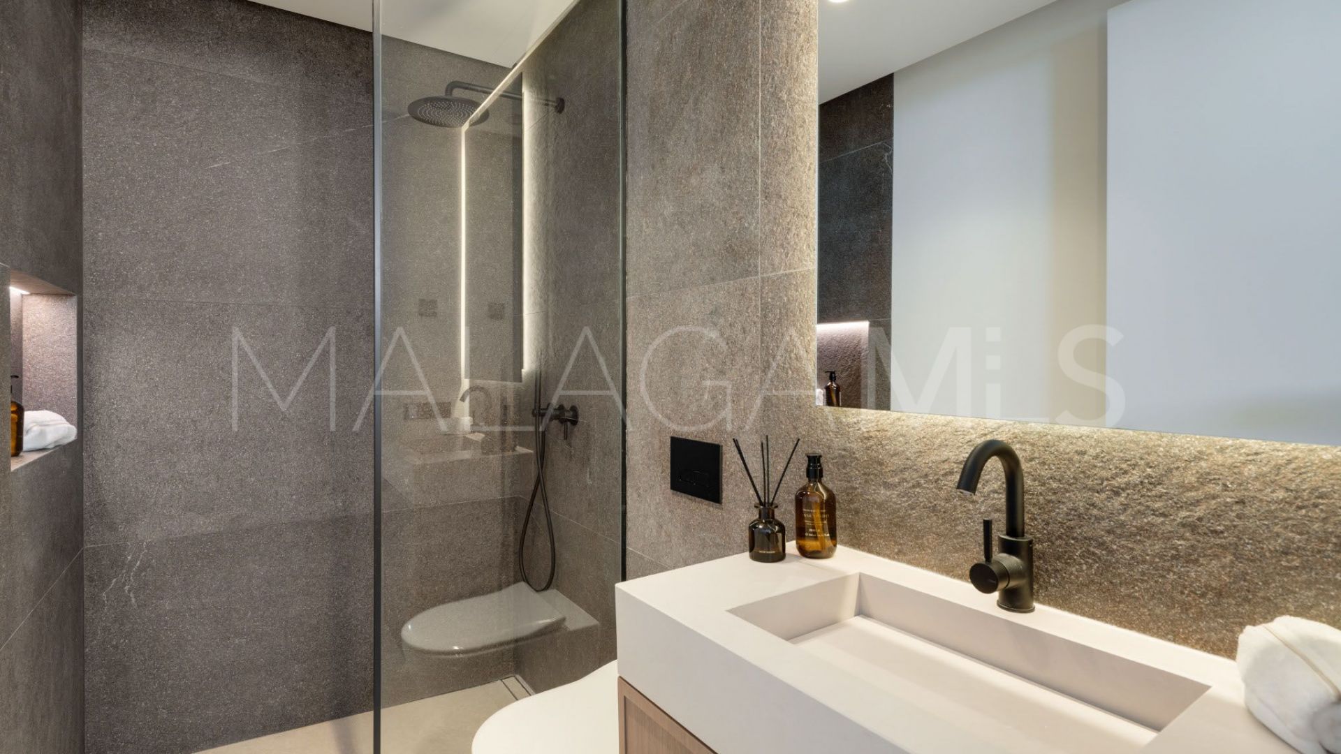 Villa for sale in Elviria