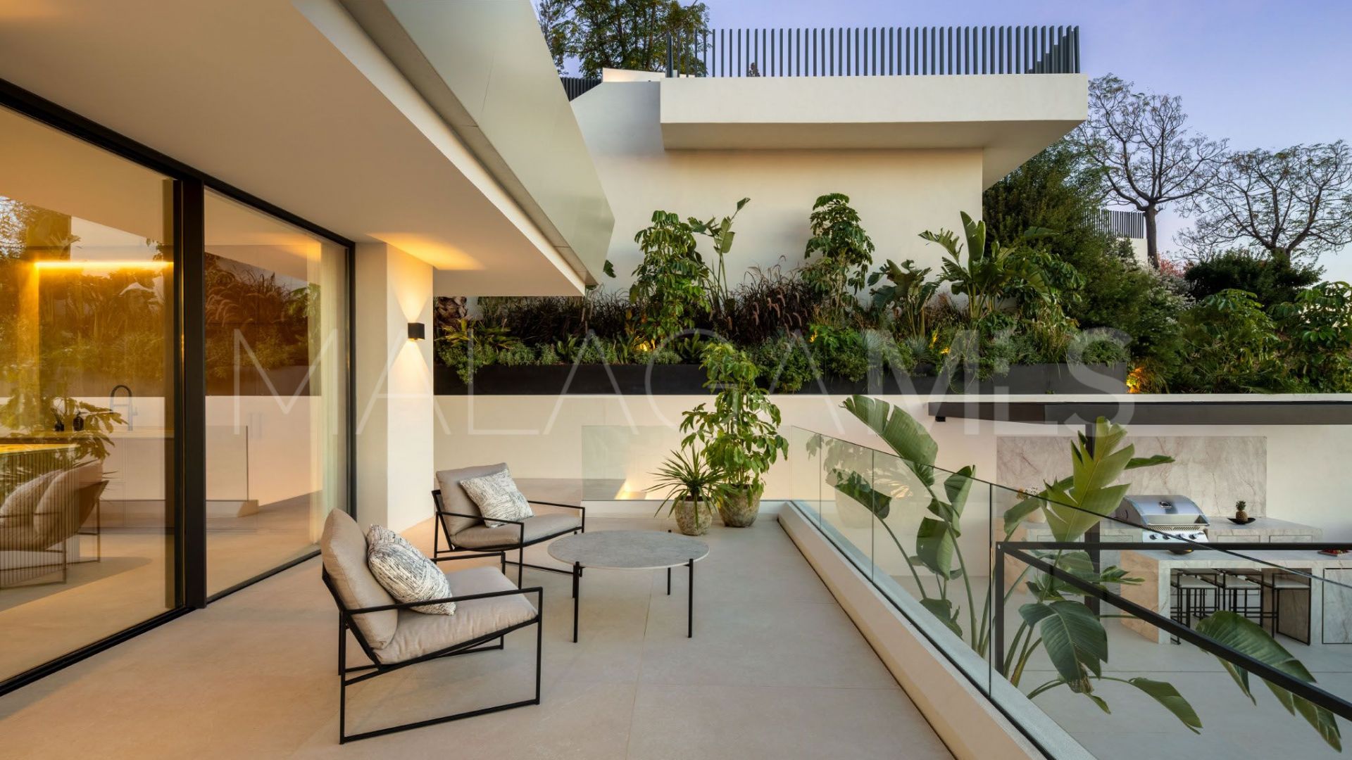 Villa for sale in Elviria