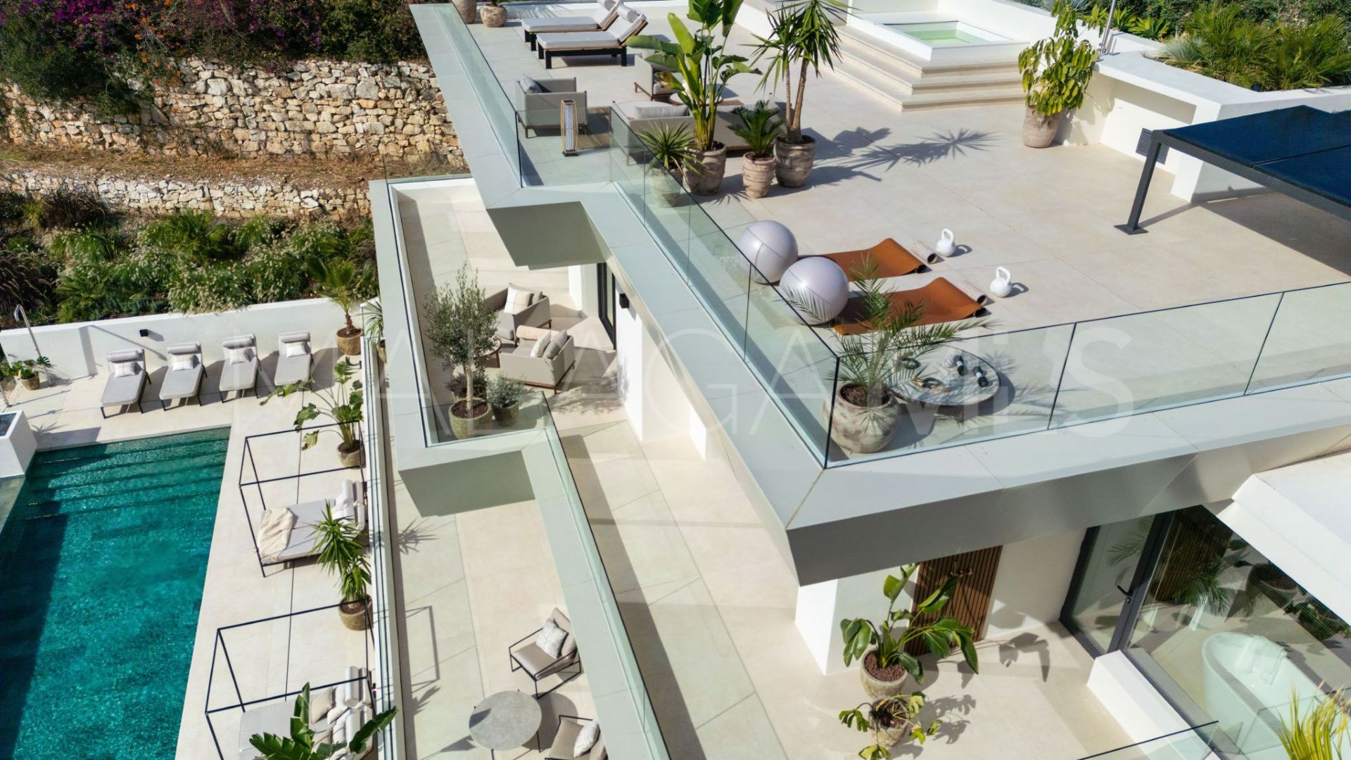 Villa for sale in Elviria