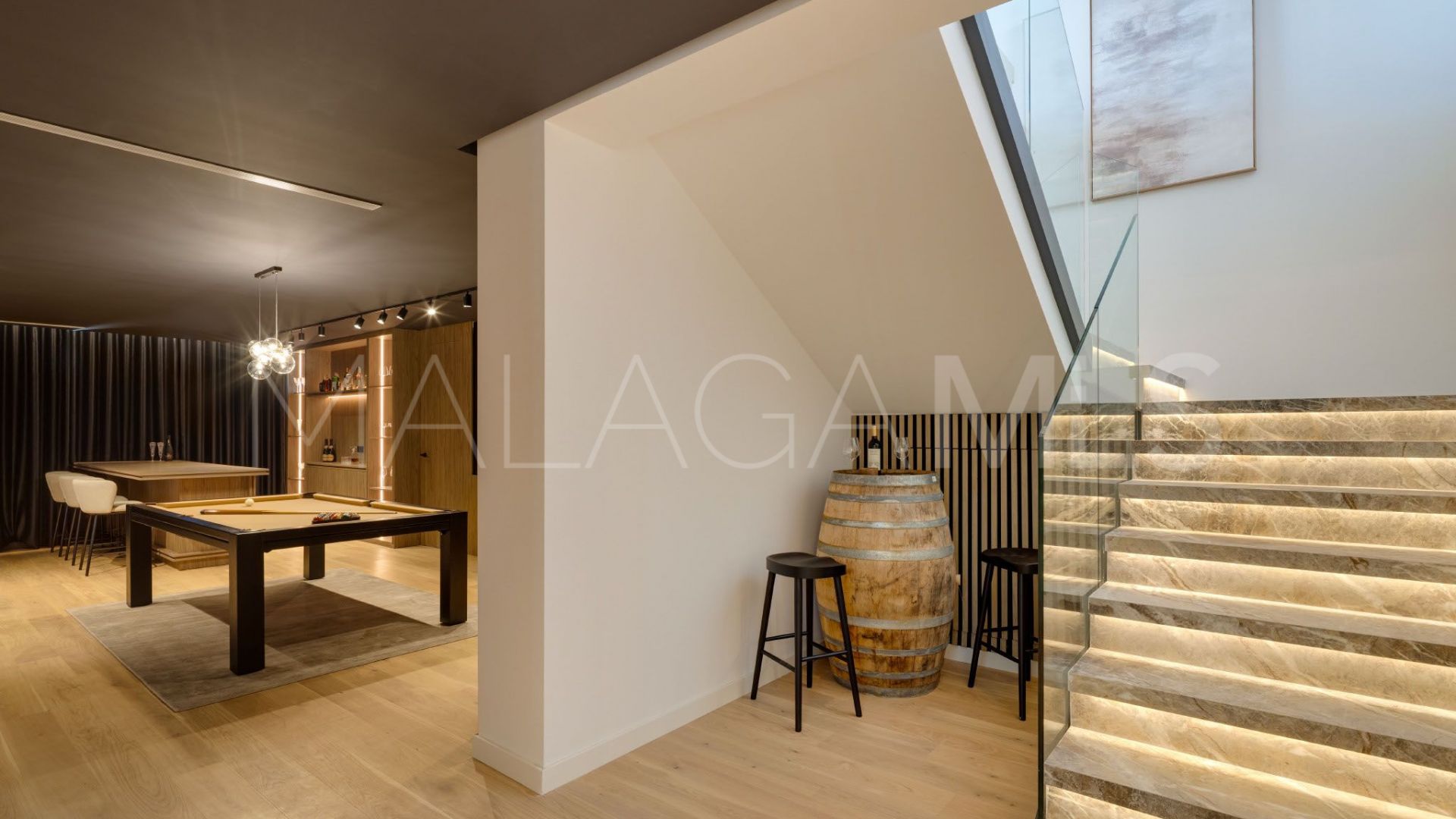 Villa for sale in Elviria