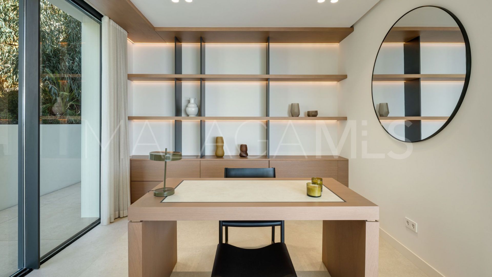 Villa for sale in Elviria