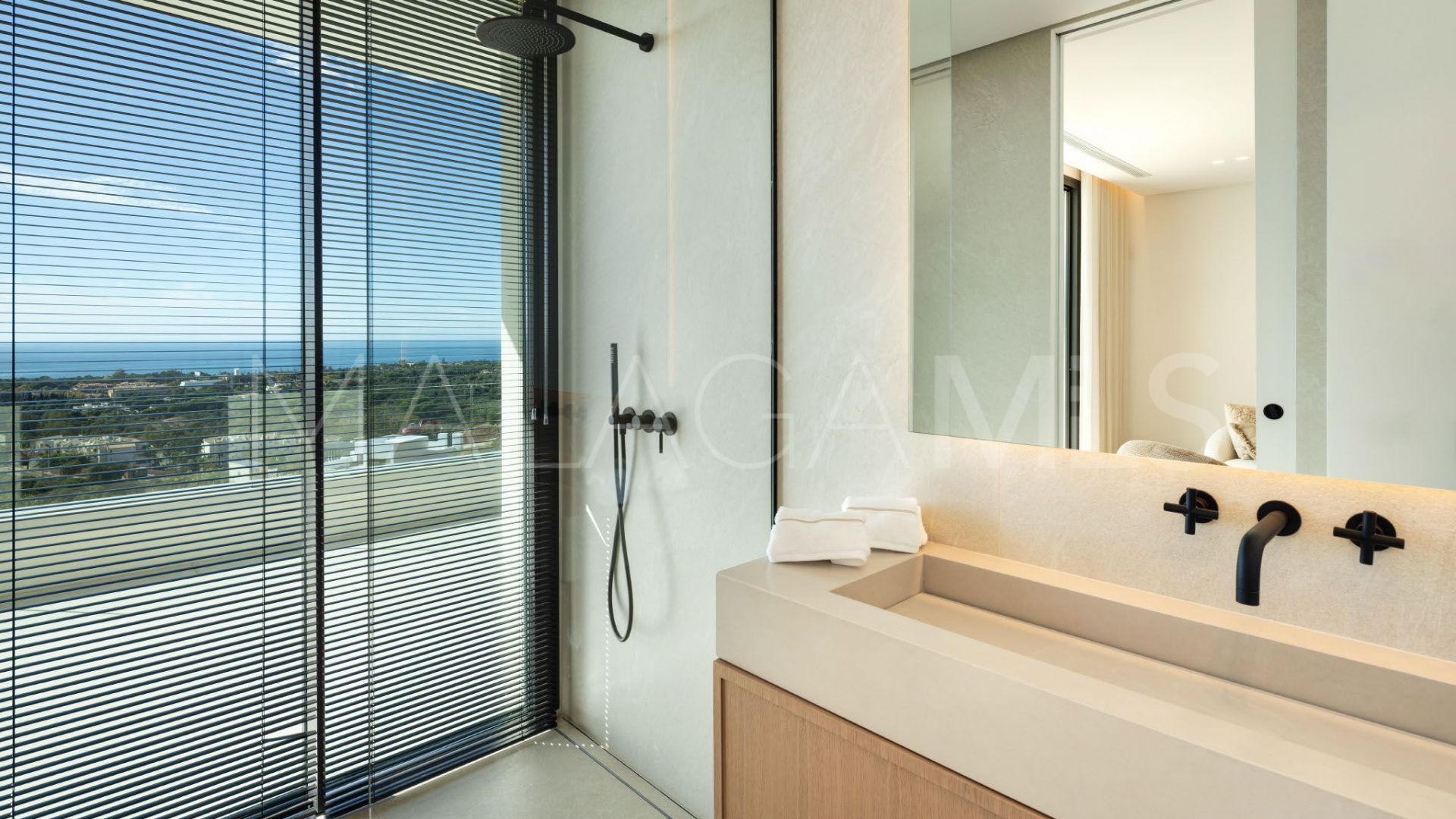 Villa for sale in Elviria