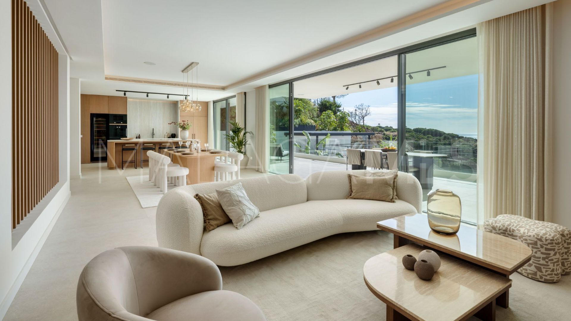 Villa for sale in Elviria