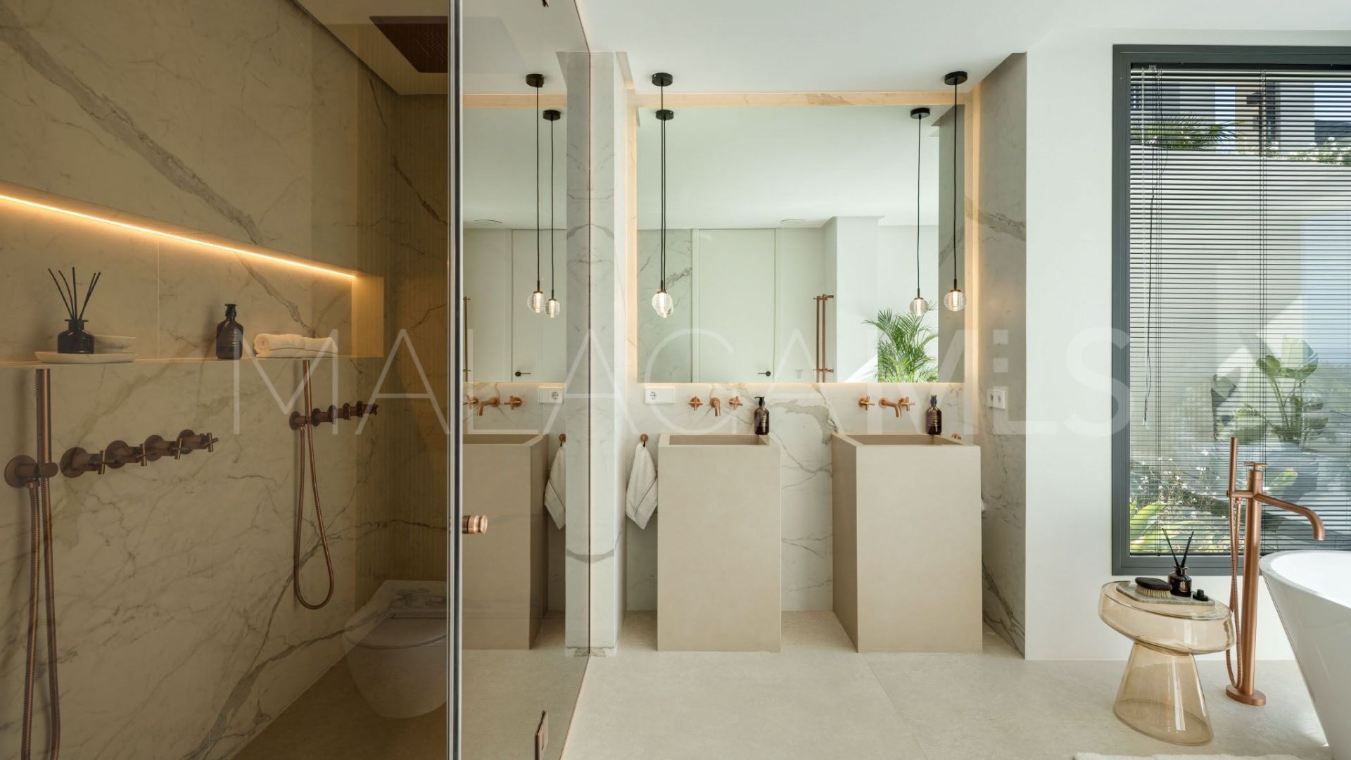 Villa for sale in Elviria