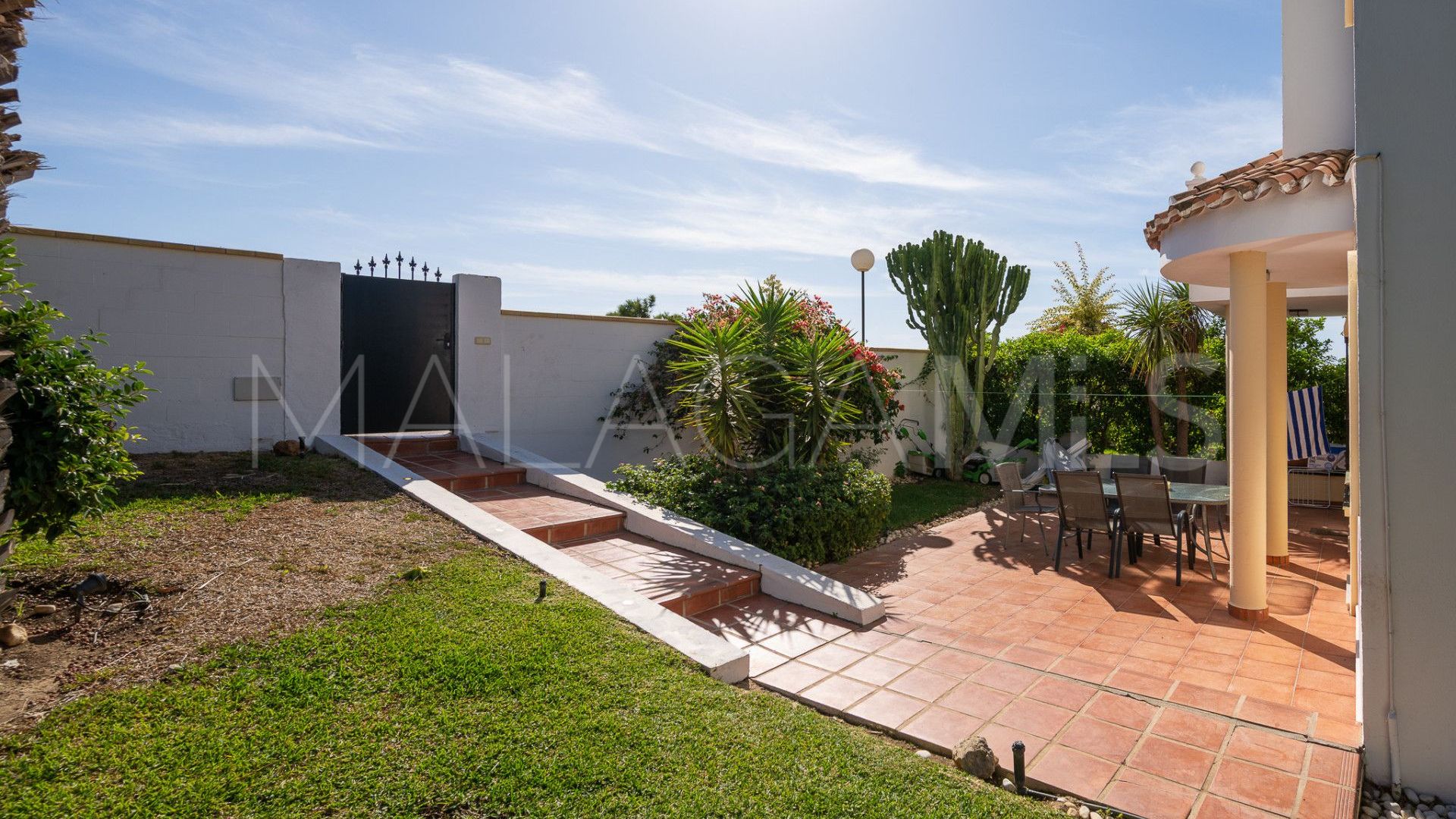 Adosado for sale in Sitio de Calahonda de 4 bedrooms