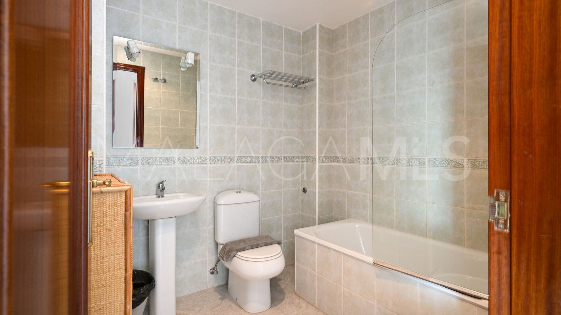 Adosado for sale in Sitio de Calahonda de 4 bedrooms