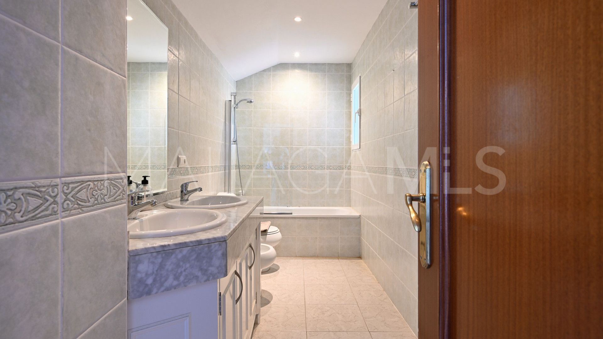 Adosado for sale in Sitio de Calahonda de 4 bedrooms