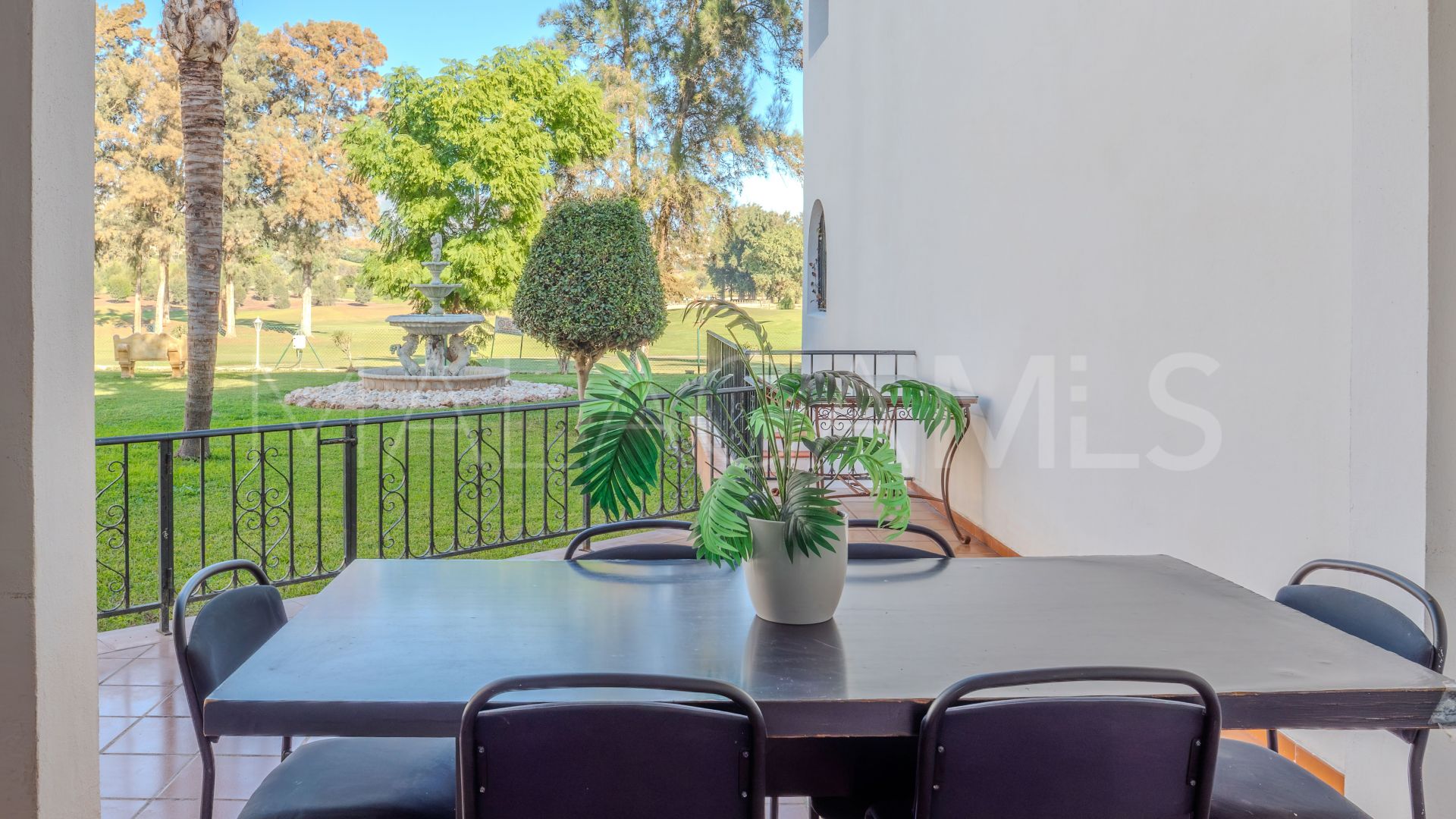 Buy apartamento planta baja in Mijas Golf with 2 bedrooms