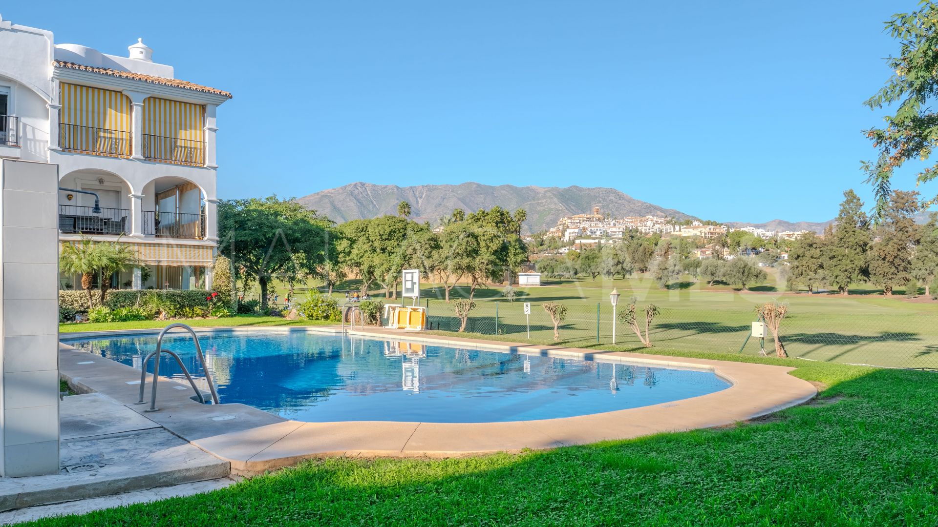Buy apartamento planta baja in Mijas Golf with 2 bedrooms