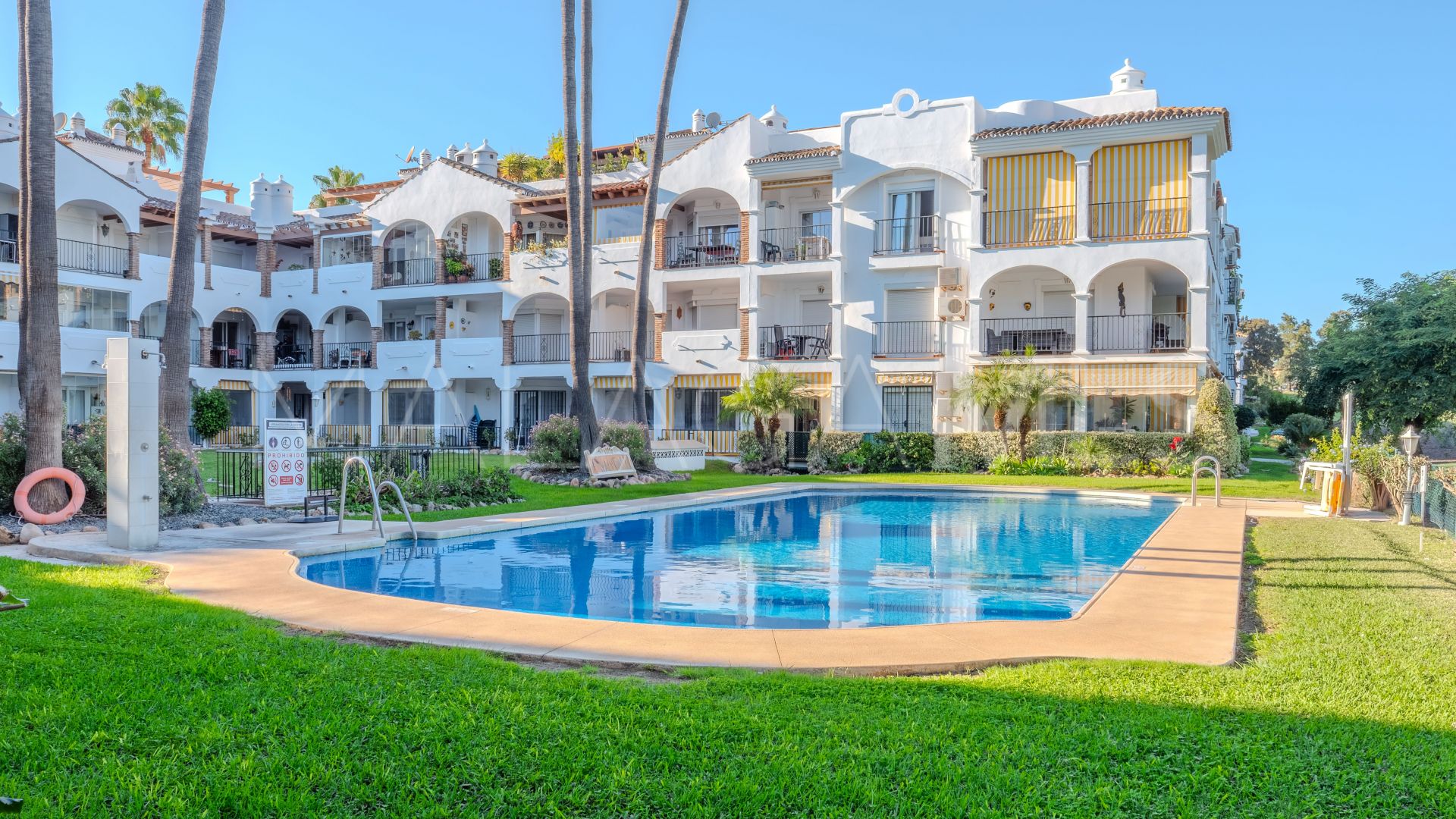 Buy apartamento planta baja in Mijas Golf with 2 bedrooms