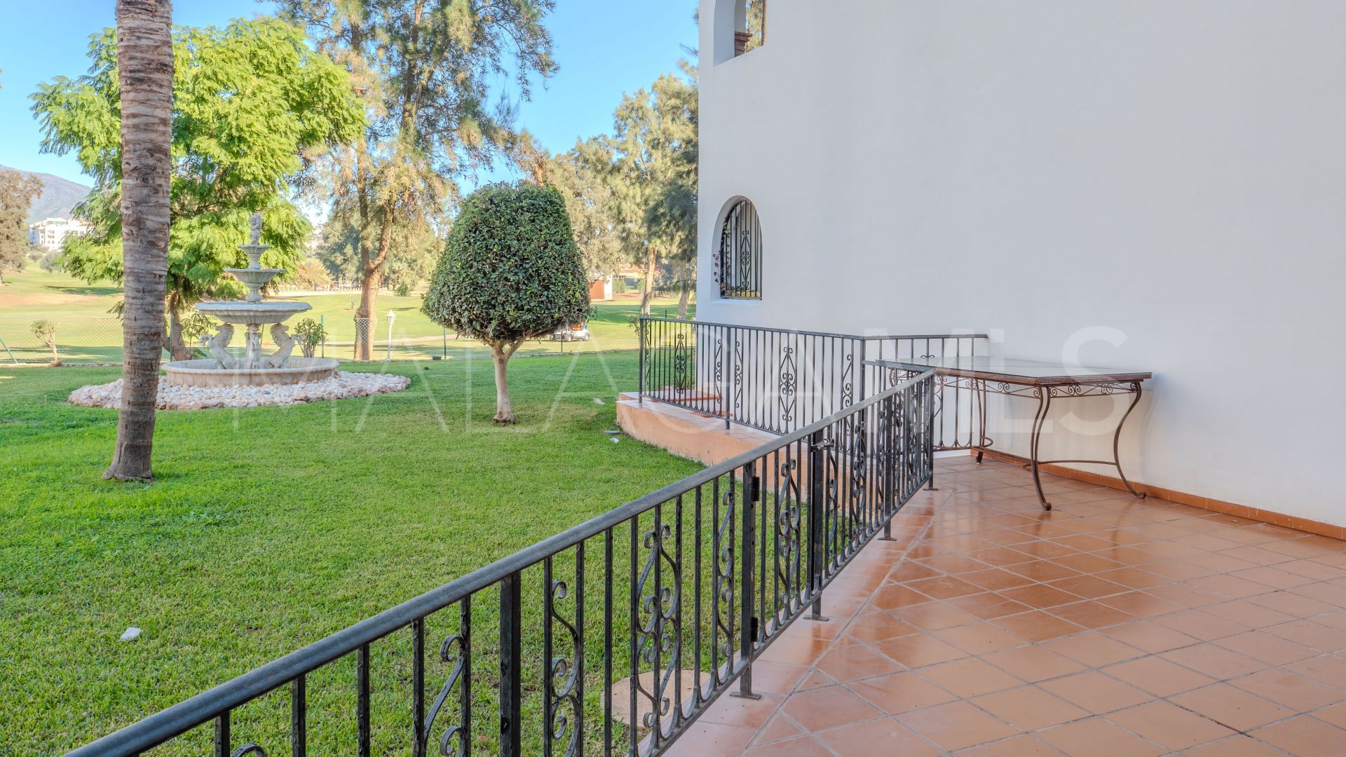 Buy apartamento planta baja in Mijas Golf with 2 bedrooms