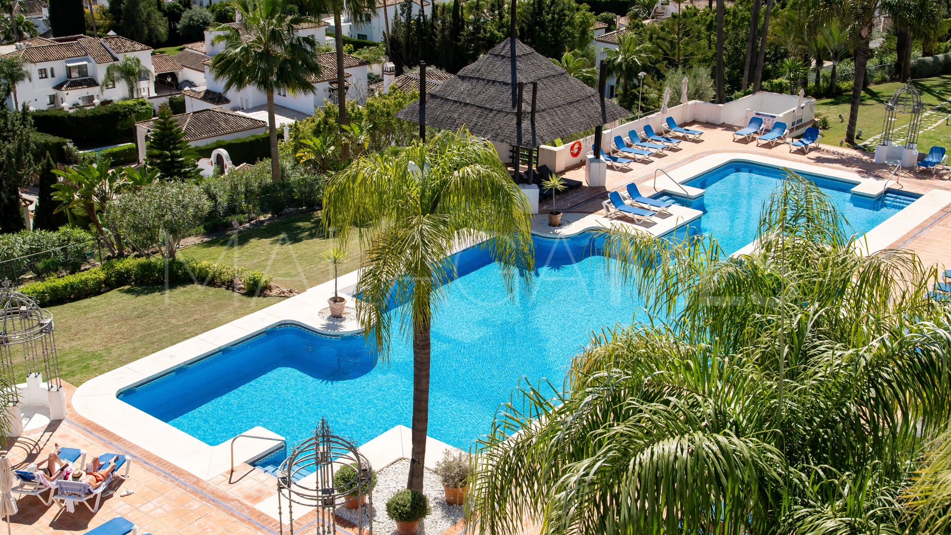 2 bedrooms Nueva Andalucia duplex penthouse for sale