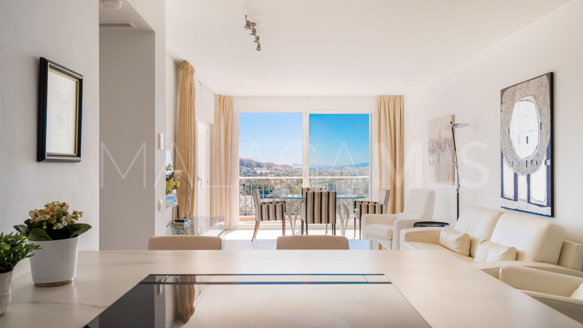2 bedrooms Nueva Andalucia duplex penthouse for sale