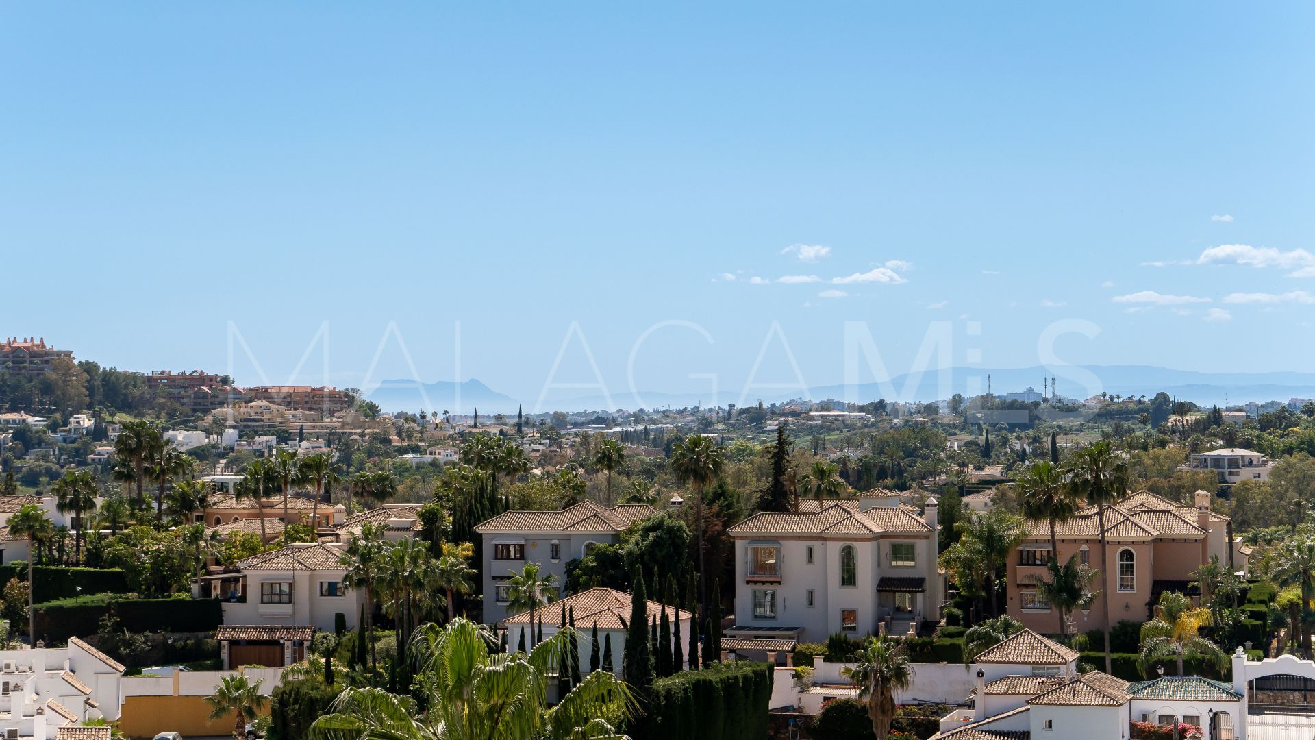 2 bedrooms Nueva Andalucia duplex penthouse for sale
