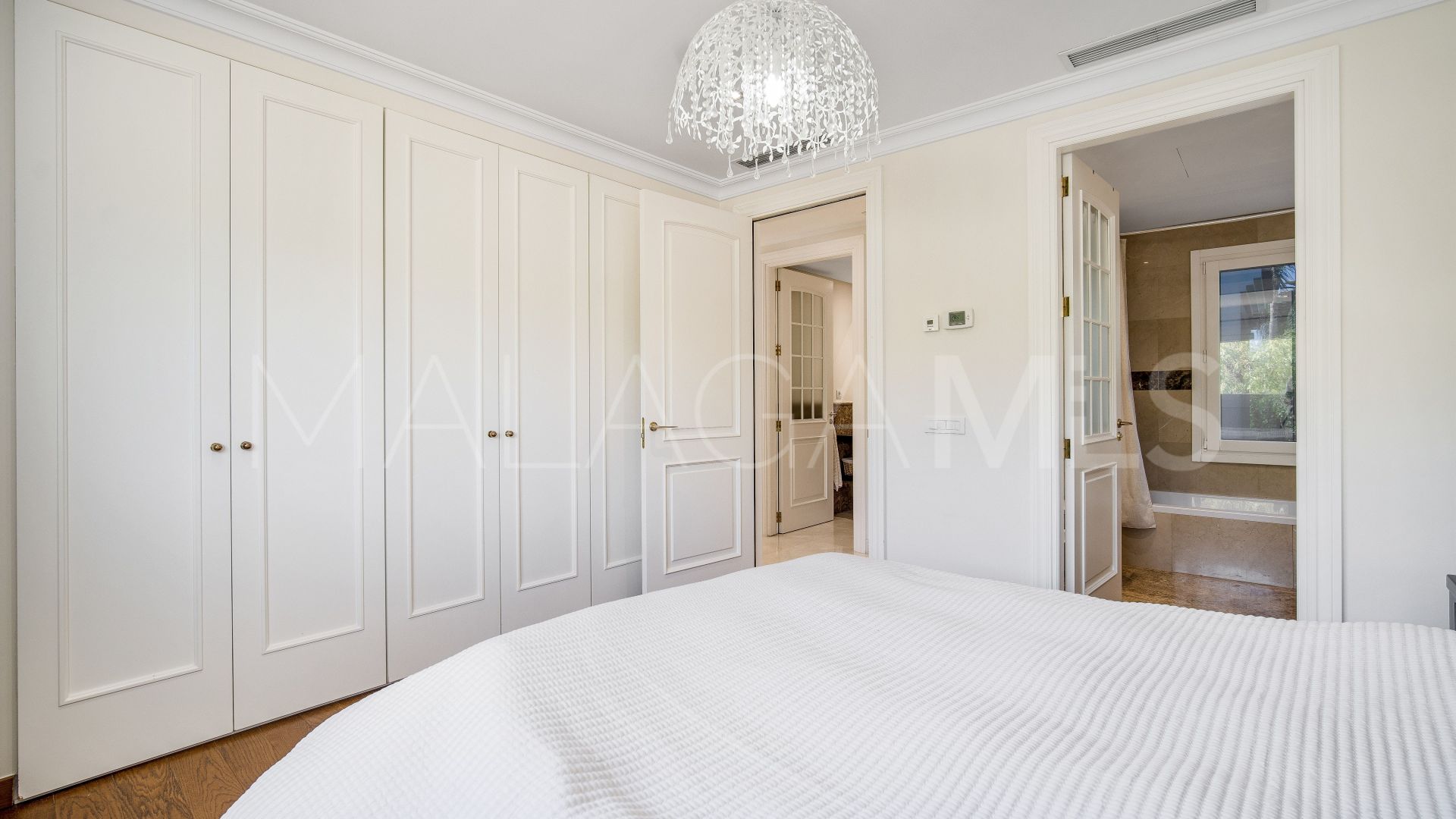 Villa for sale with 5 bedrooms in Lomas de Magna Marbella