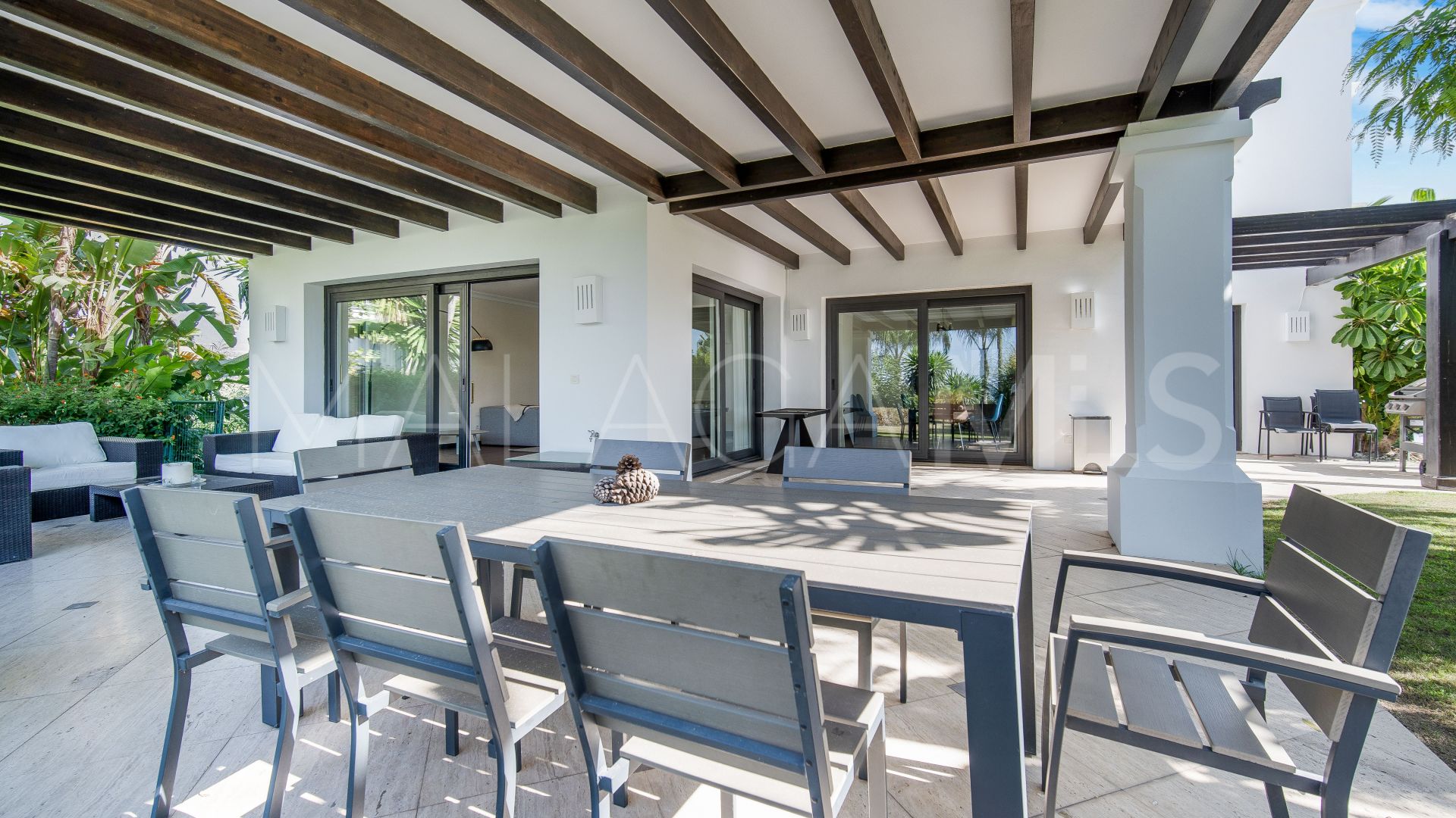 Villa for sale with 5 bedrooms in Lomas de Magna Marbella