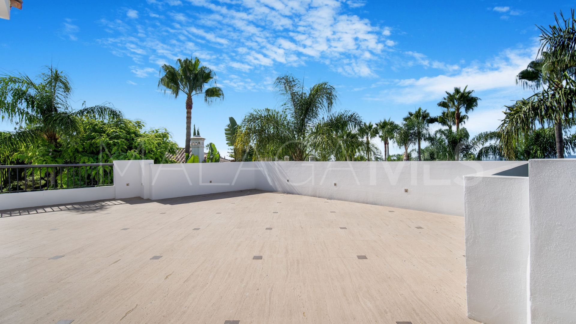 Villa for sale with 5 bedrooms in Lomas de Magna Marbella