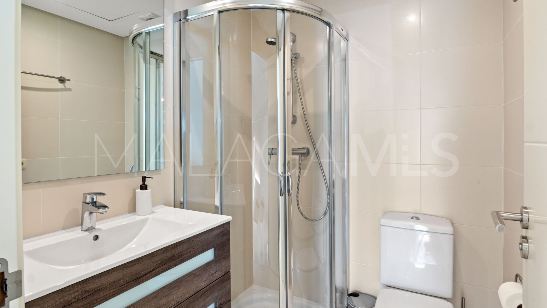 Apartamento for sale in Alcazaba Lagoon with 2 bedrooms