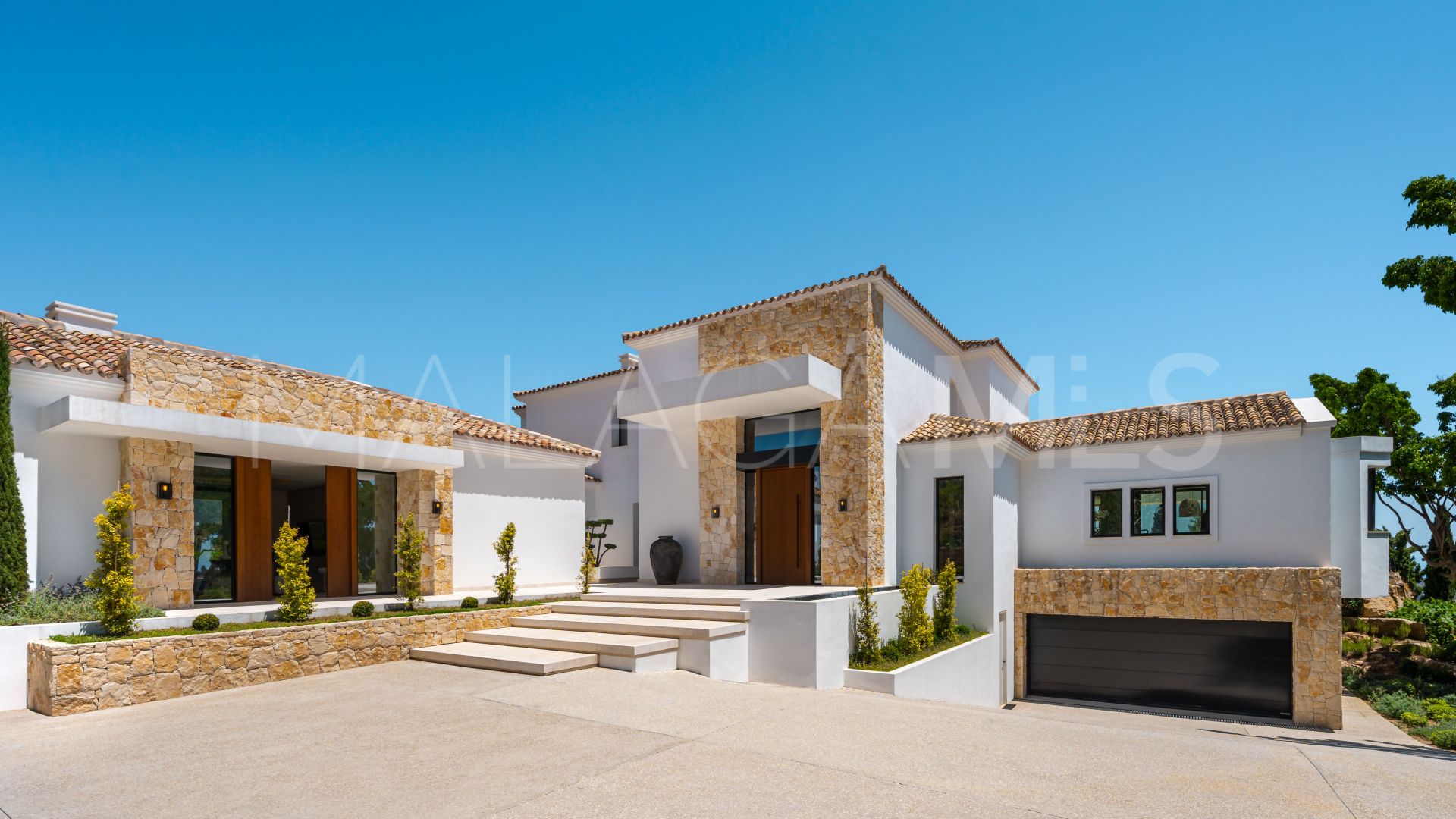 For sale villa in Benahavis with 8 bedrooms